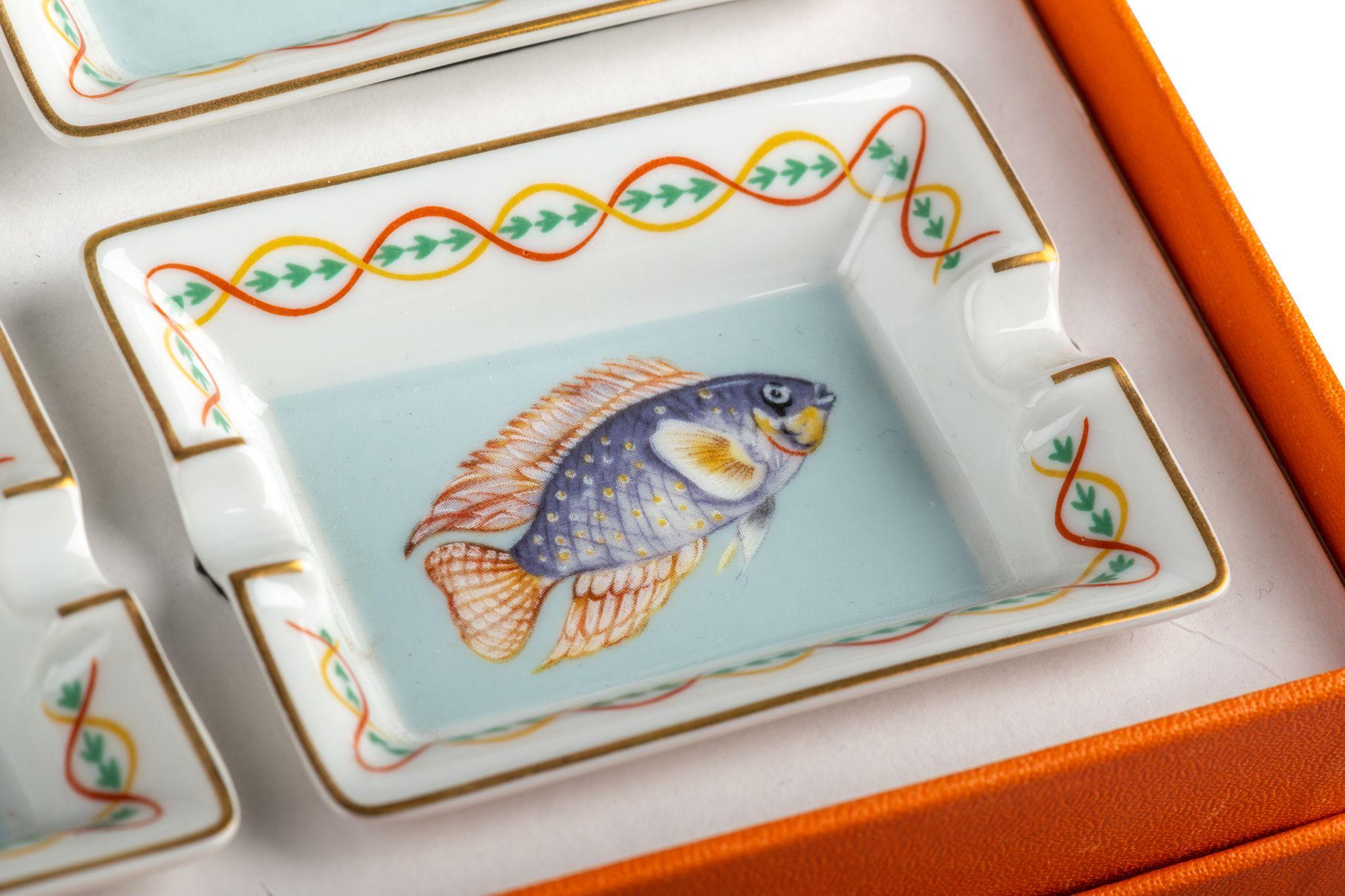 Gray Hermes Set Of 4 Fish Ashtray With Box