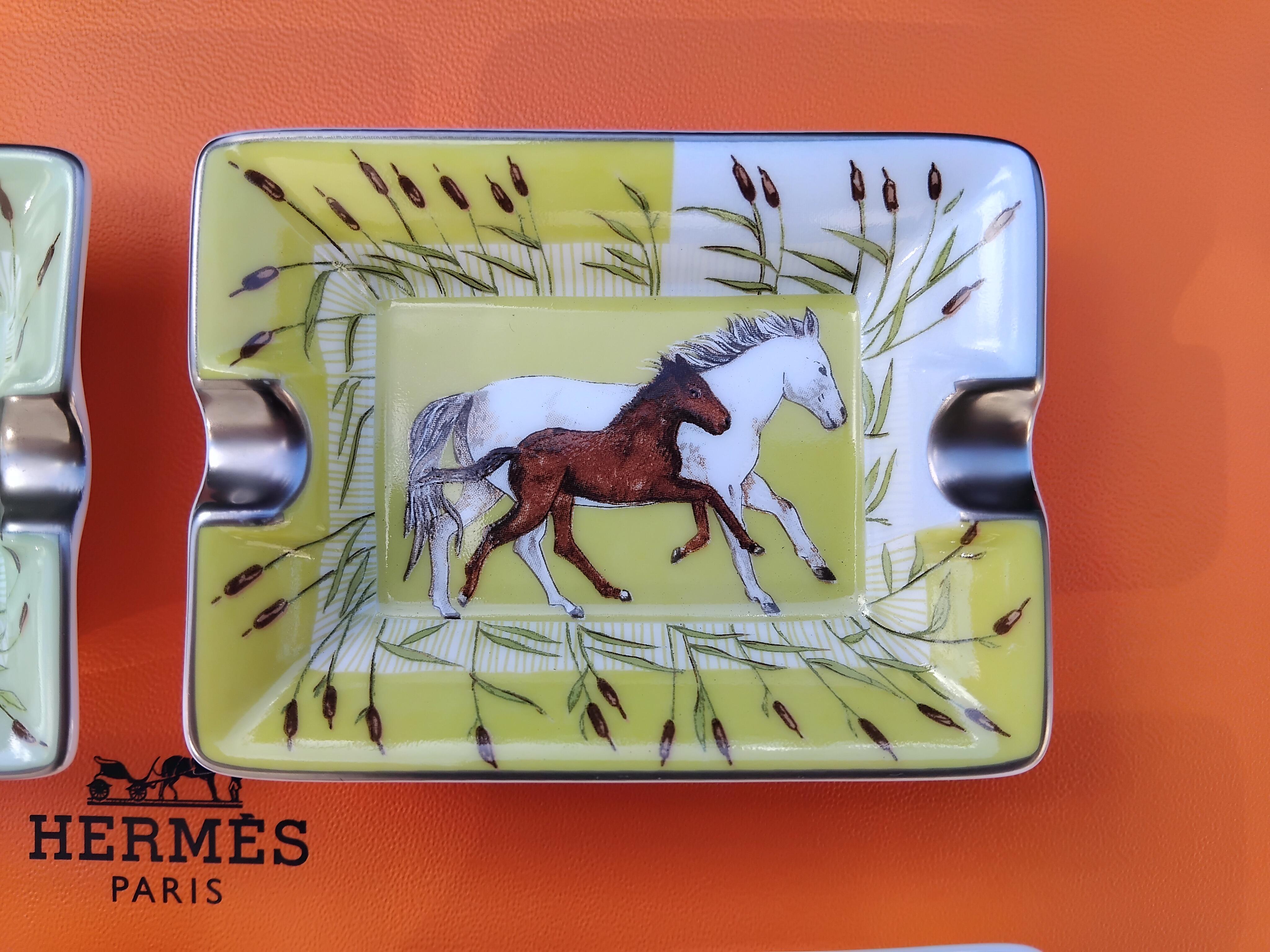Gray Hermès Set of 4 mini Ashtrays Bull and Horses Prints in Porcelain Texas