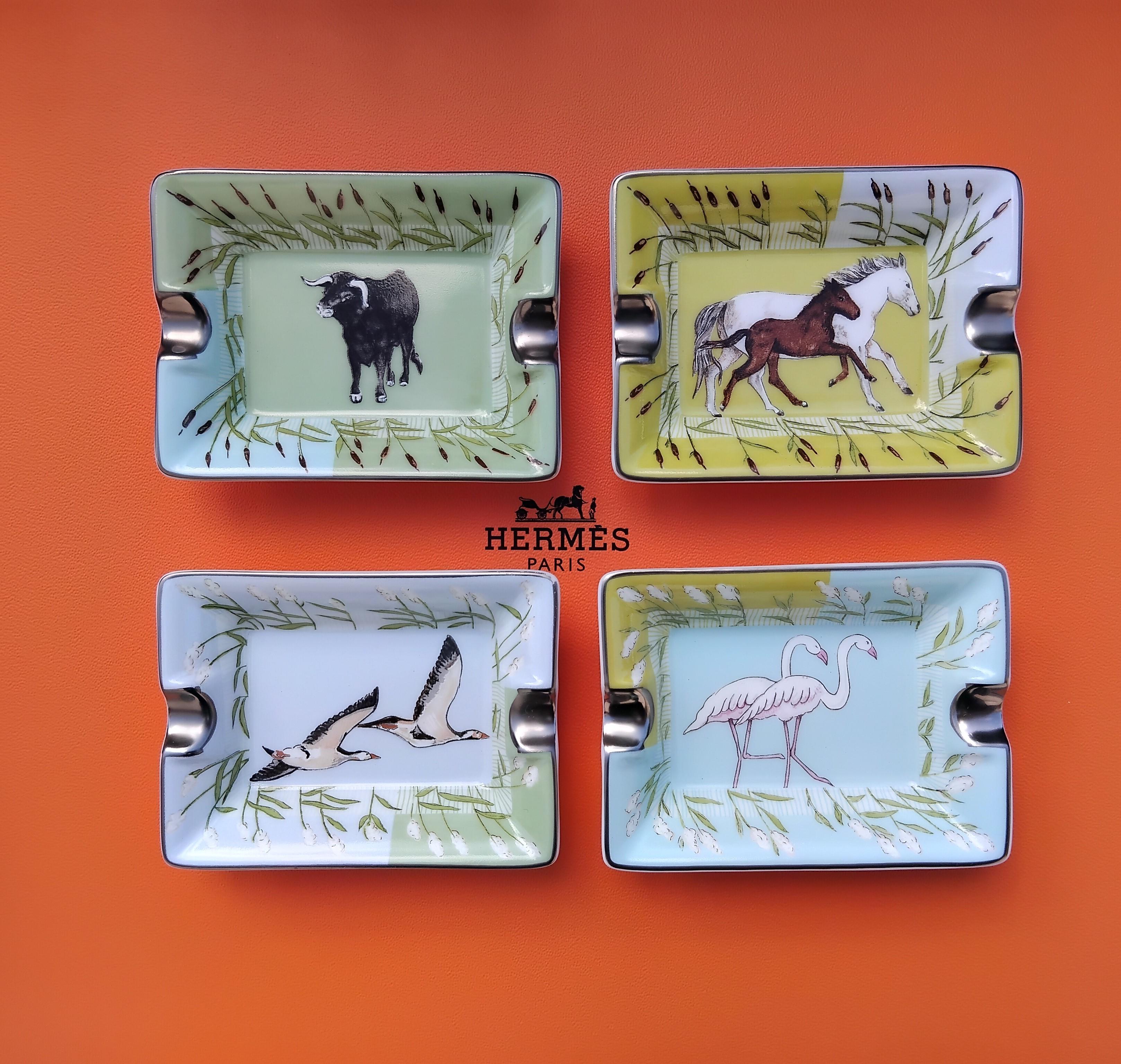 Hermès Set di 4 mini posacenere Toro Cavalli Uccelli Porcellana Texas in vendita 5