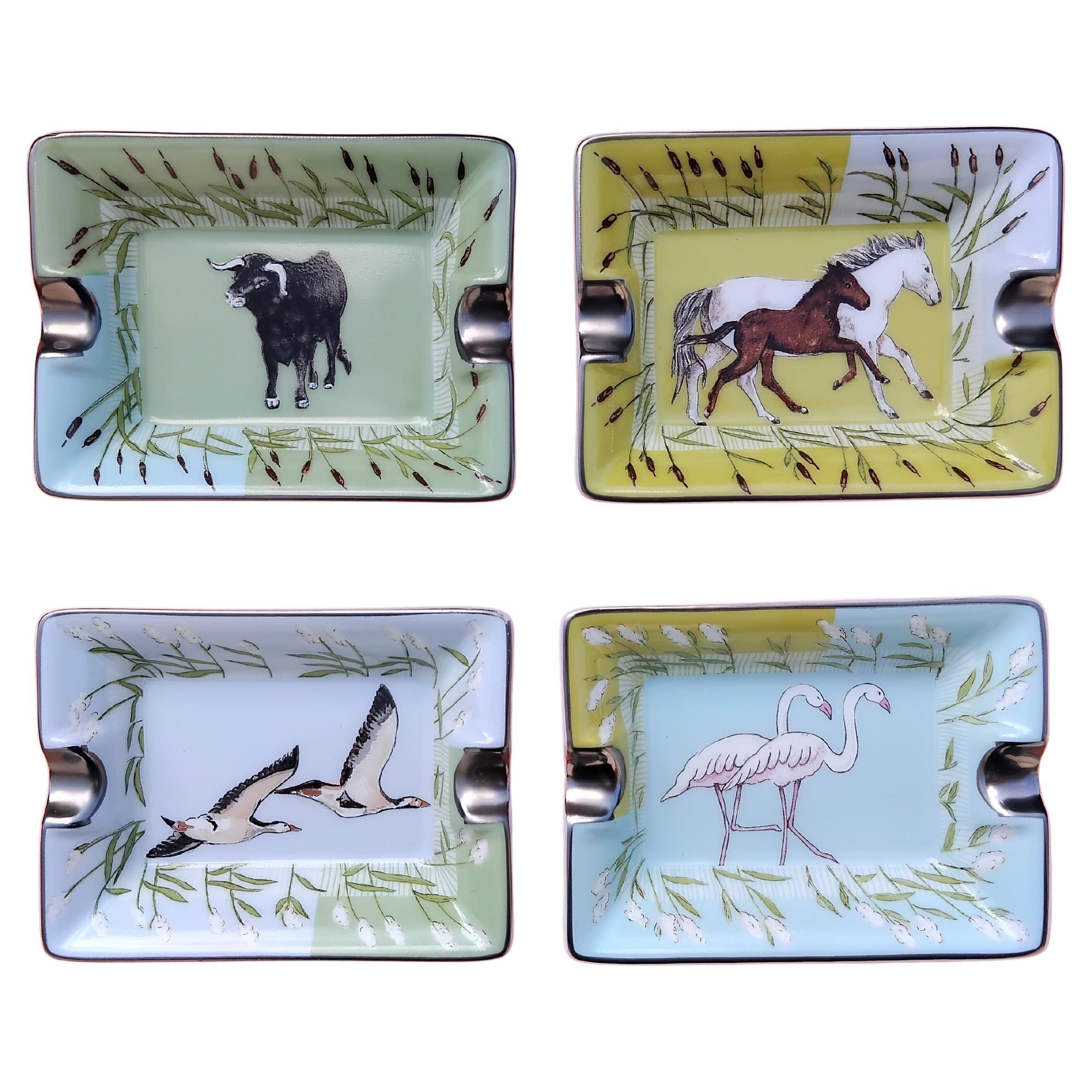 Hermès Set di 4 mini posacenere Toro Cavalli Uccelli Porcellana Texas in vendita