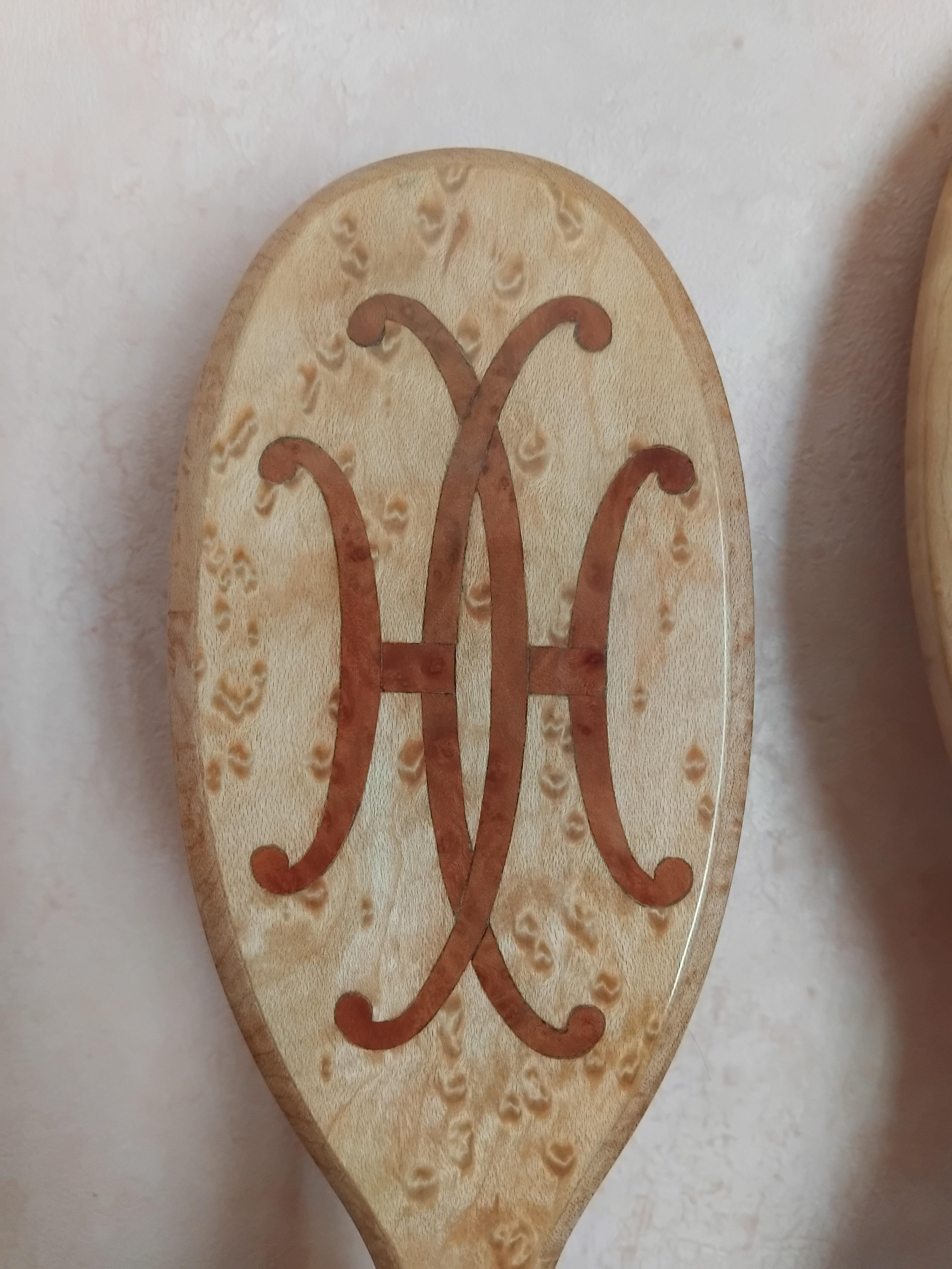 Brown Hermès Set of Hair Brush and Mirror Inlaid Lacquered Wood H Lift For Sale
