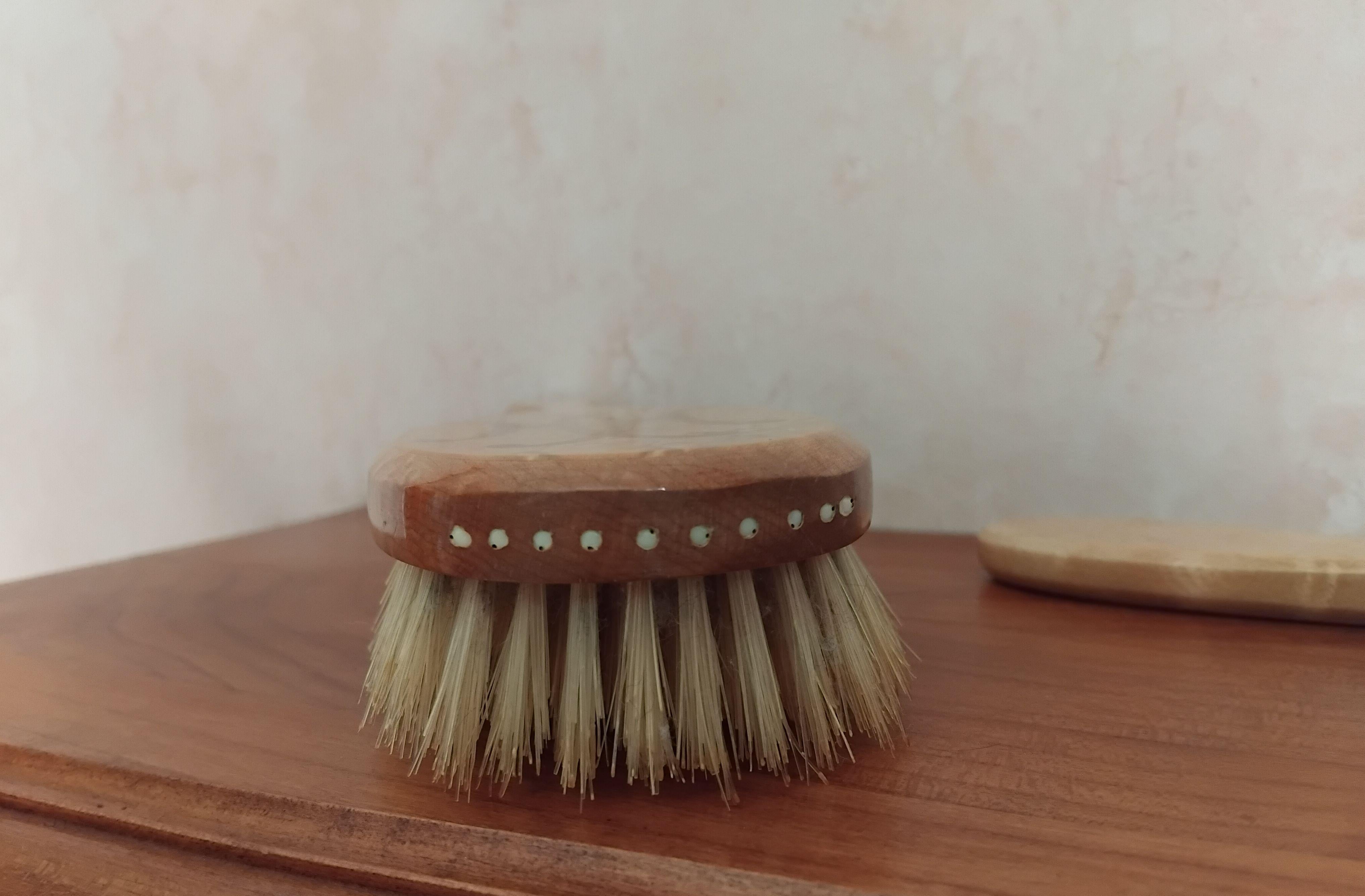 Hermès Set of Hair Brush and Mirror Inlaid Lacquered Wood H Lift For Sale 3