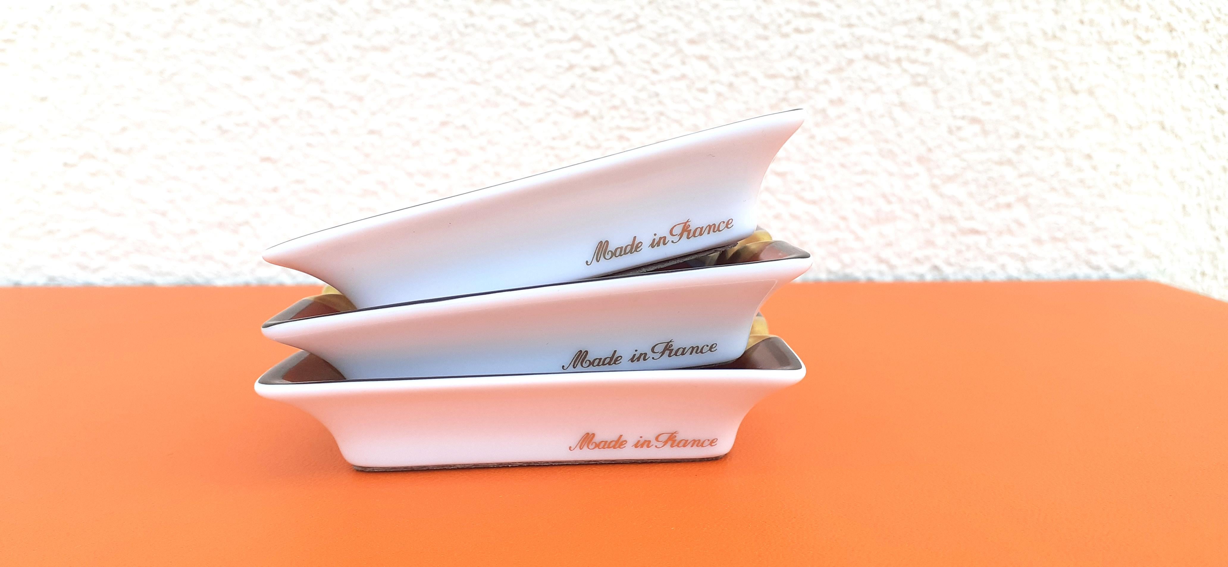 Hermès Set von drei kleinen Aschenbechern Tohu Bohu Print Porzellan und Gold im Angebot 2
