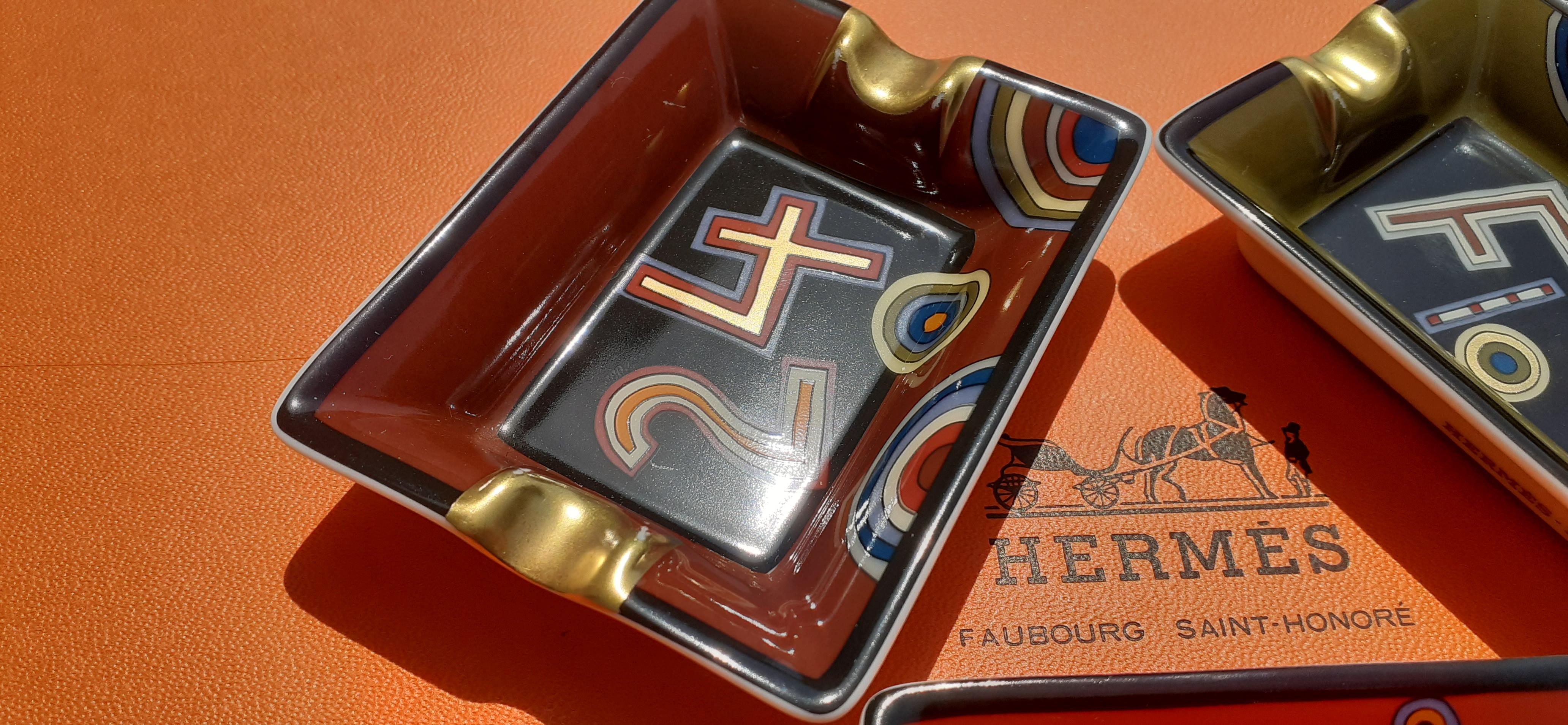 Hermès Set von drei kleinen Aschenbechern Tohu Bohu Print Porzellan und Gold im Angebot 5