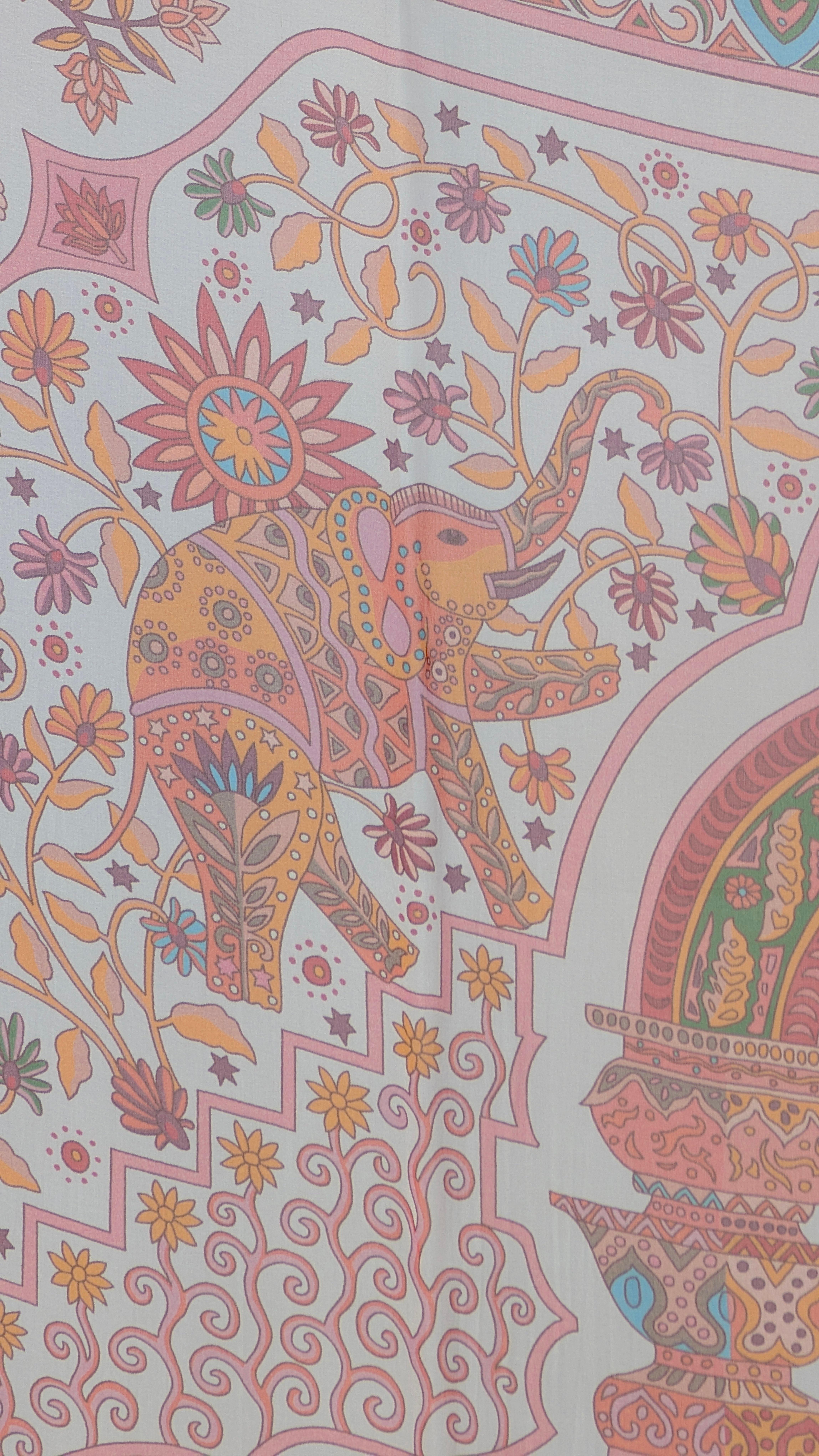 HERMÈS shawl AUX PORTES DU PALAIS en vente 10