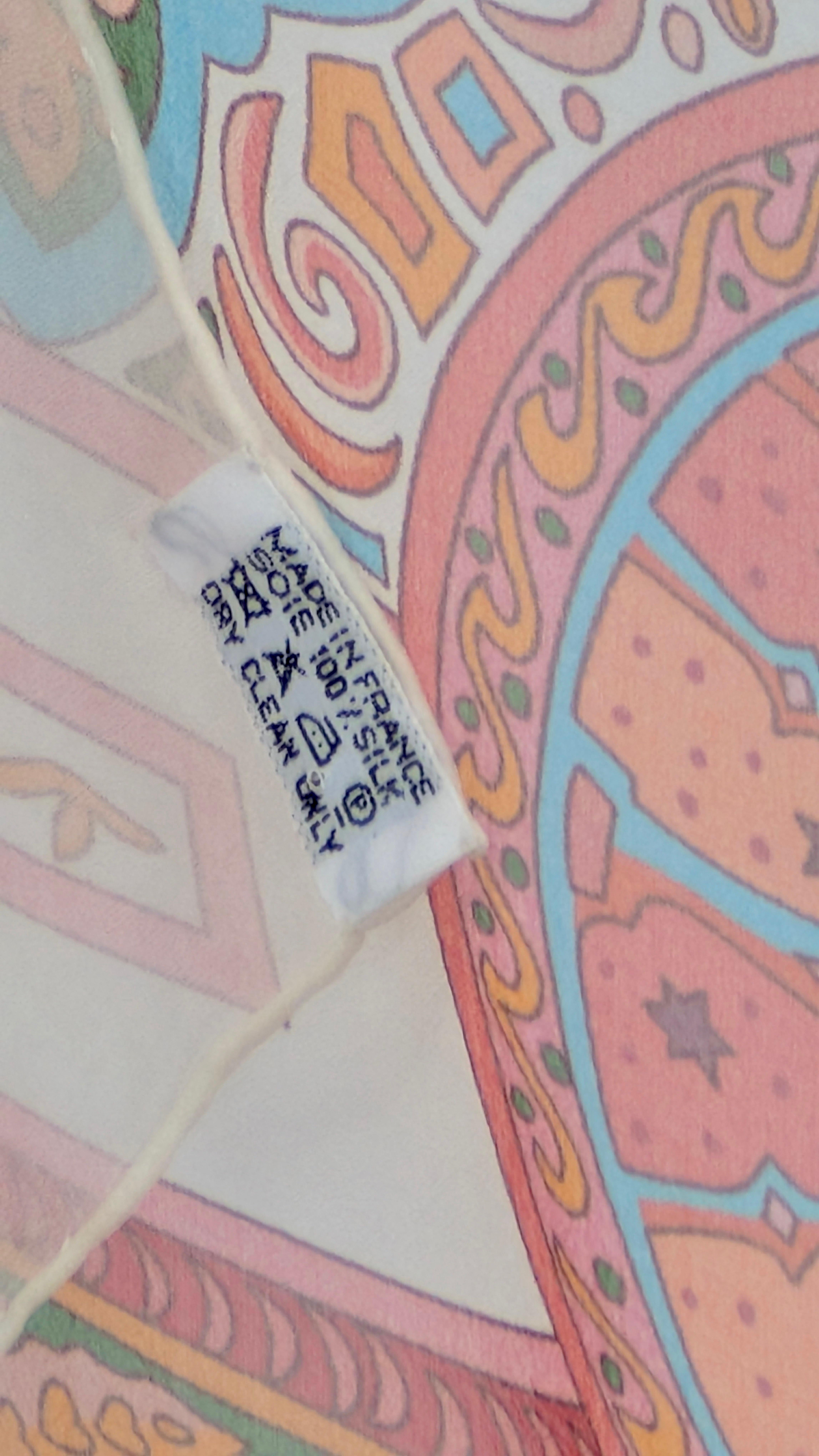 HERMÈS shawl AUX PORTES DU PALAIS en vente 11