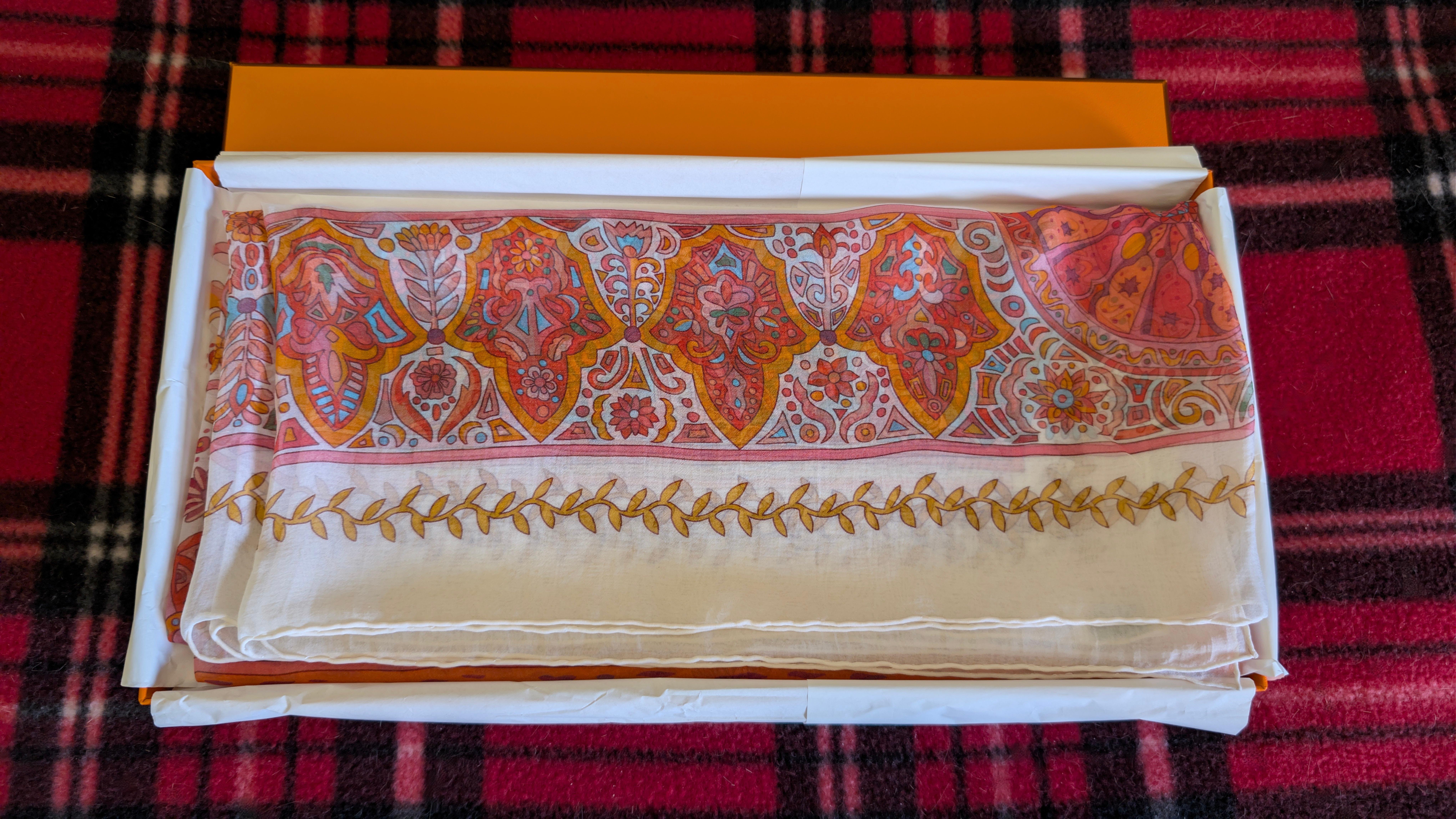 HERMÈS shawl AUX PORTES DU PALAIS en vente 12