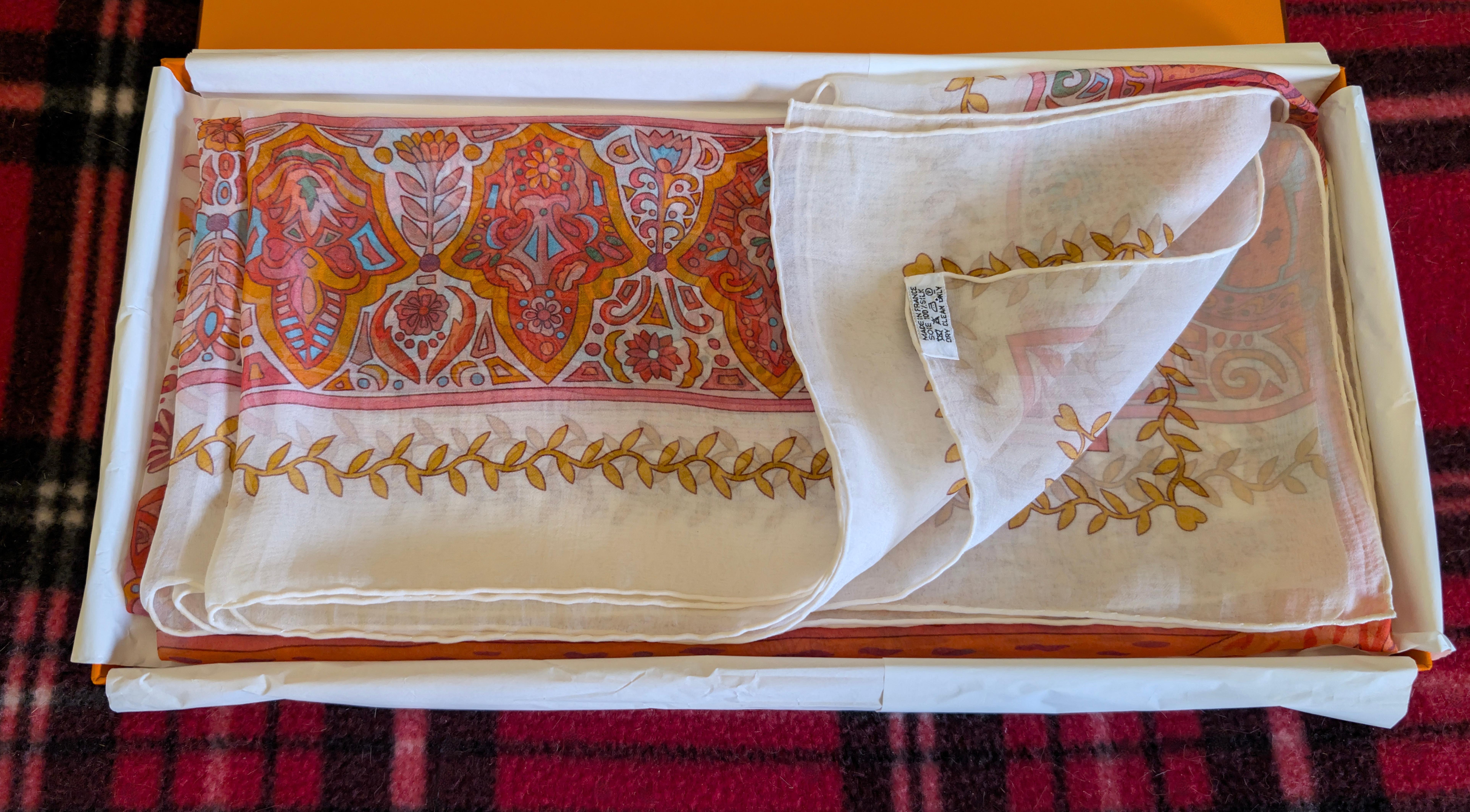 HERMÈS shawl AUX PORTES DU PALAIS en vente 13