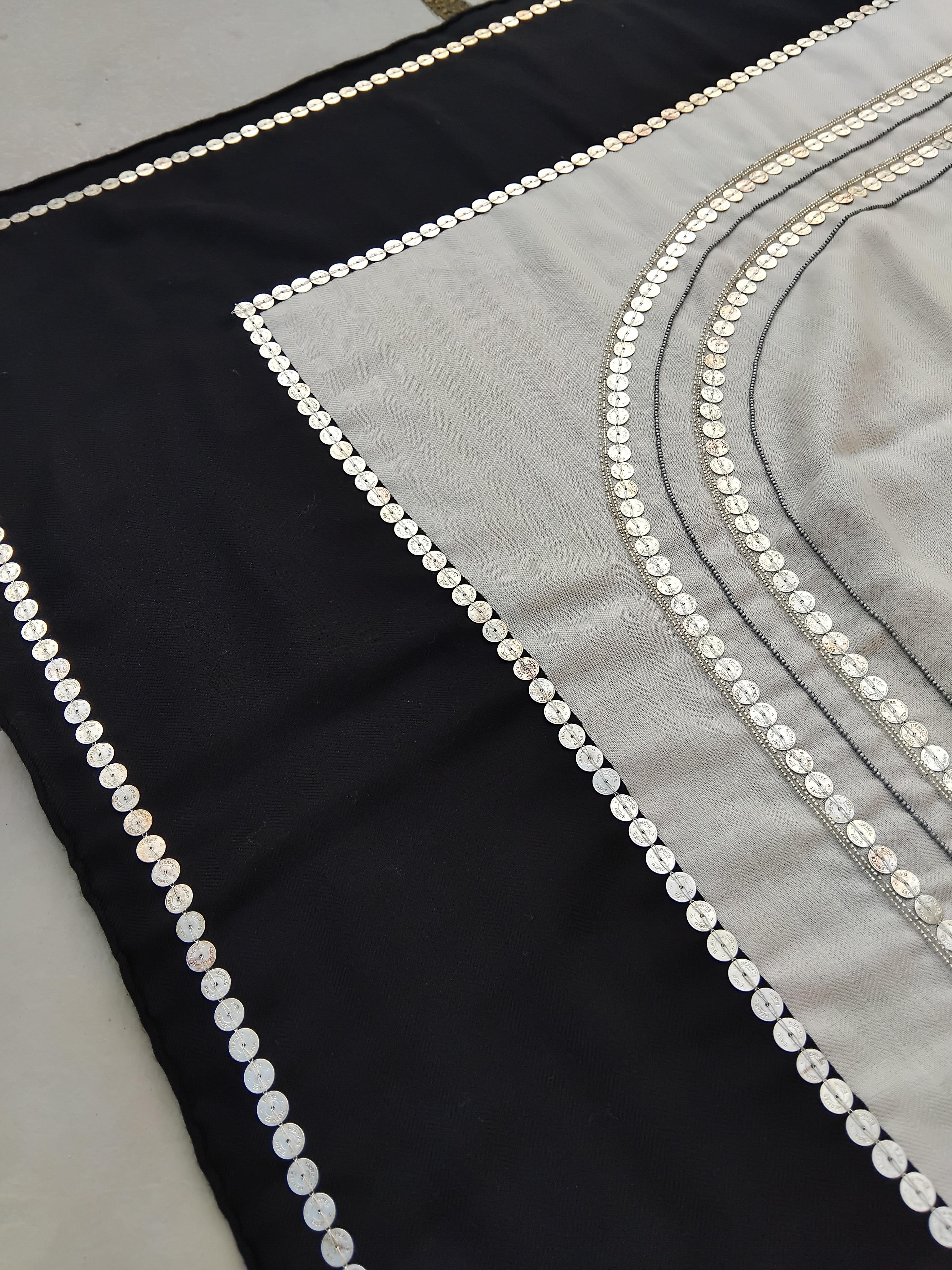 Hermès Shawl Scarf Brides De Gala Precious Embroidered Cashmere Silk 140 cm For Sale 2