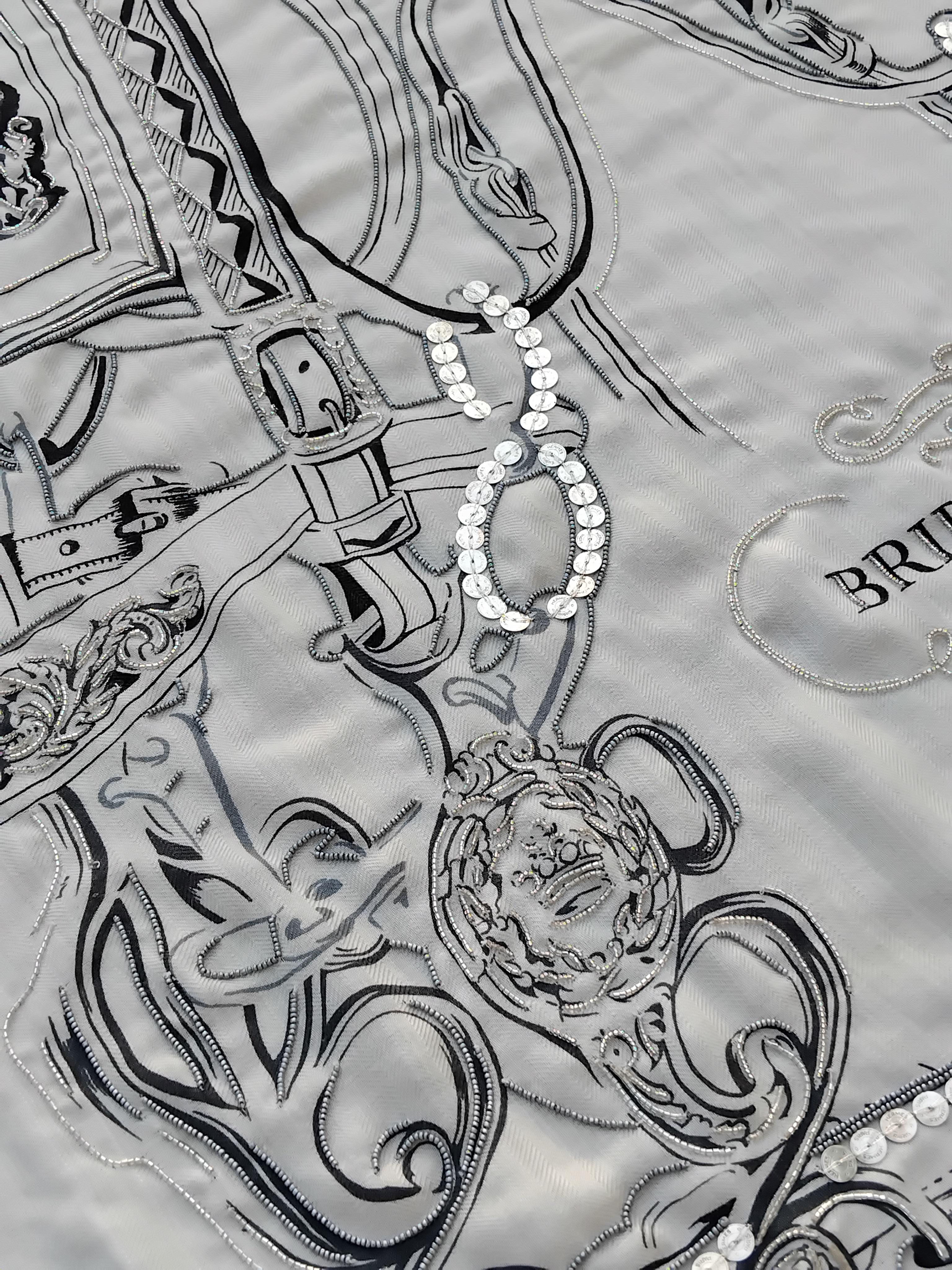 Hermès Shawl Scarf Brides De Gala Precious Embroidered Cashmere Silk 140 cm For Sale 8