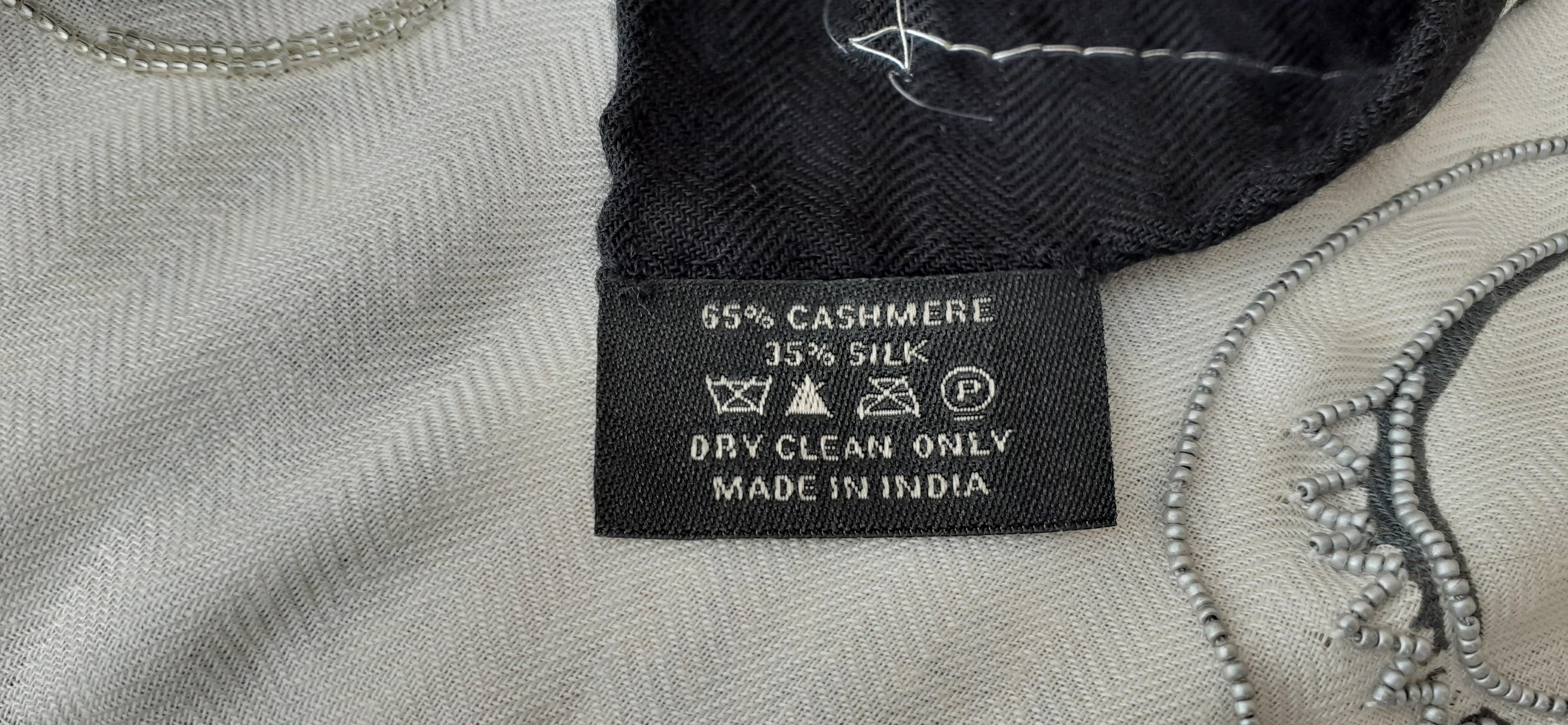 Hermès Shawl Scarf Brides De Gala Precious Embroidered Cashmere Silk 140 cm For Sale 5