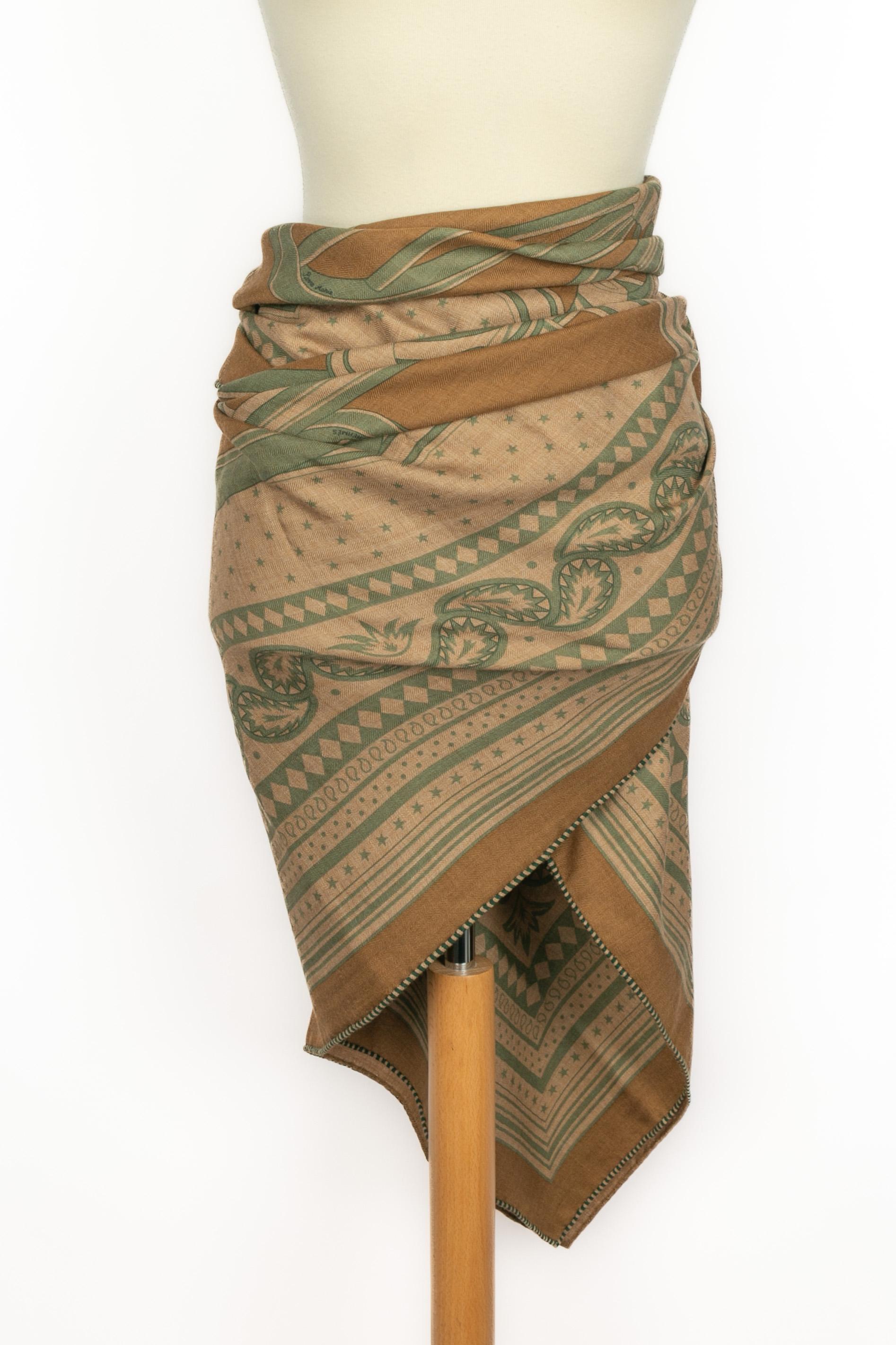 Hermès shawl 'Les Roues de Phaeton' In Excellent Condition For Sale In SAINT-OUEN-SUR-SEINE, FR