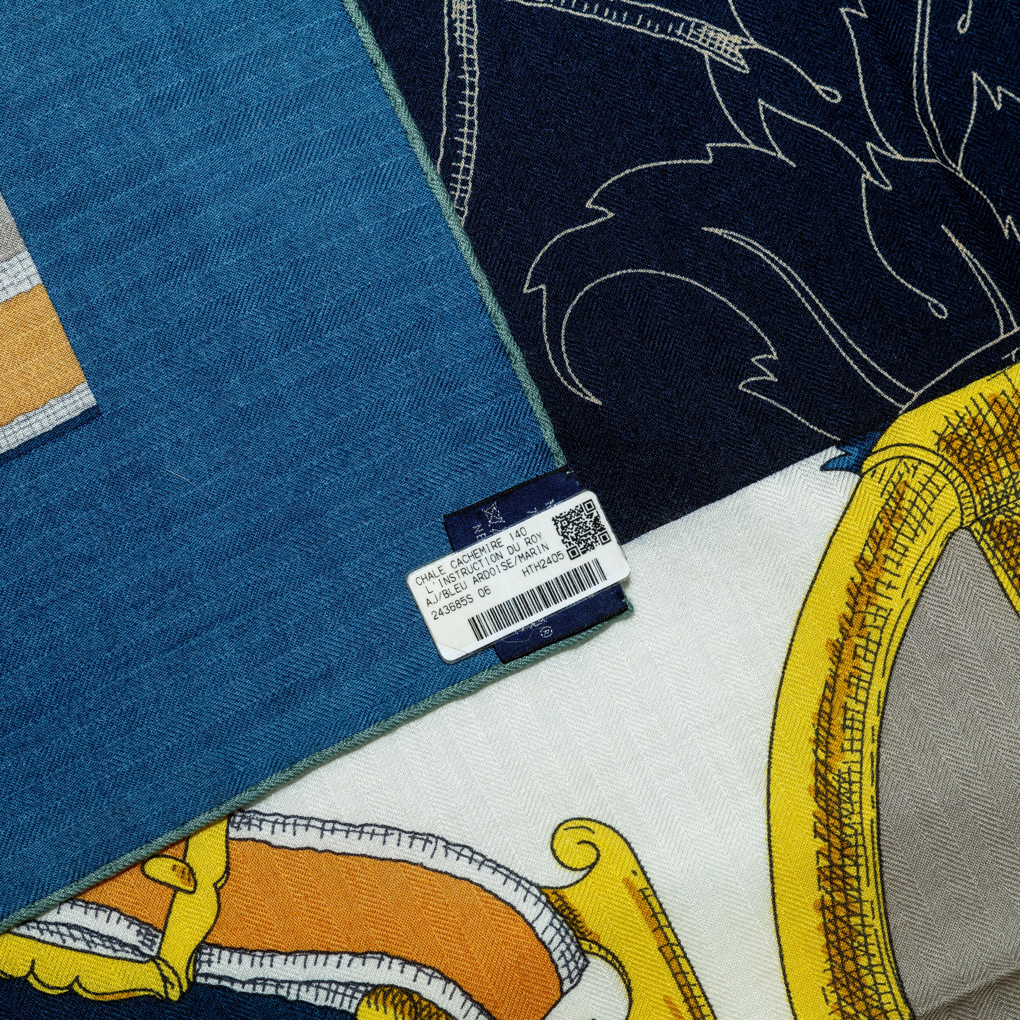 L’Instruction du Roy – CS140 – Bleu Ardoise – Marine – NWST - 2508211507

Brand: Hermès
Type/Model: Shawl 140 Cashmere & Silk (CS140)
Name Design: L’Instruction du Roy, The King’s Instruction (in the Exercise of Riding)
Artist: Henri d’Origny
Size: