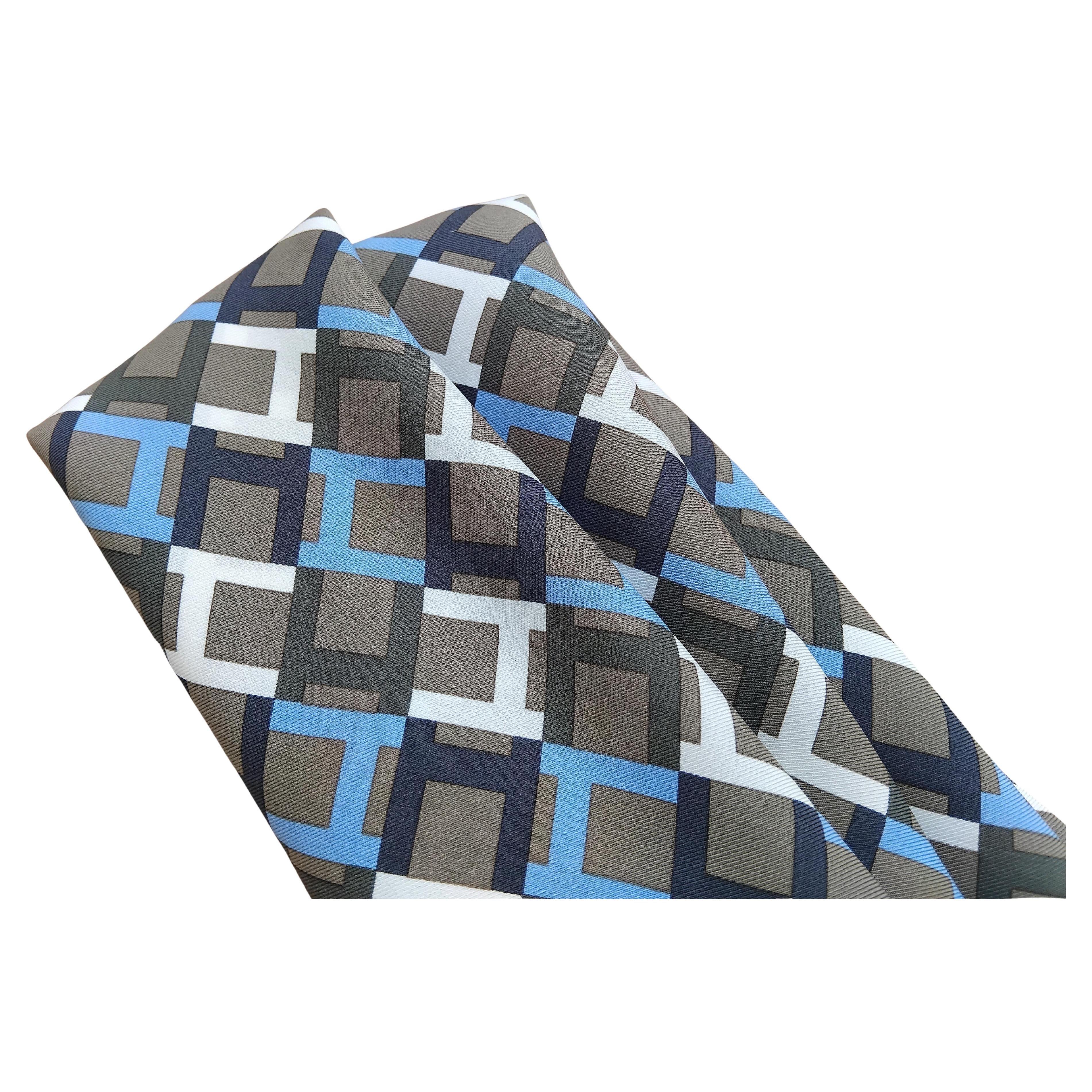 Hermès Sciarpa in seta Module H Print Etoupe Blu 27' in vendita 6
