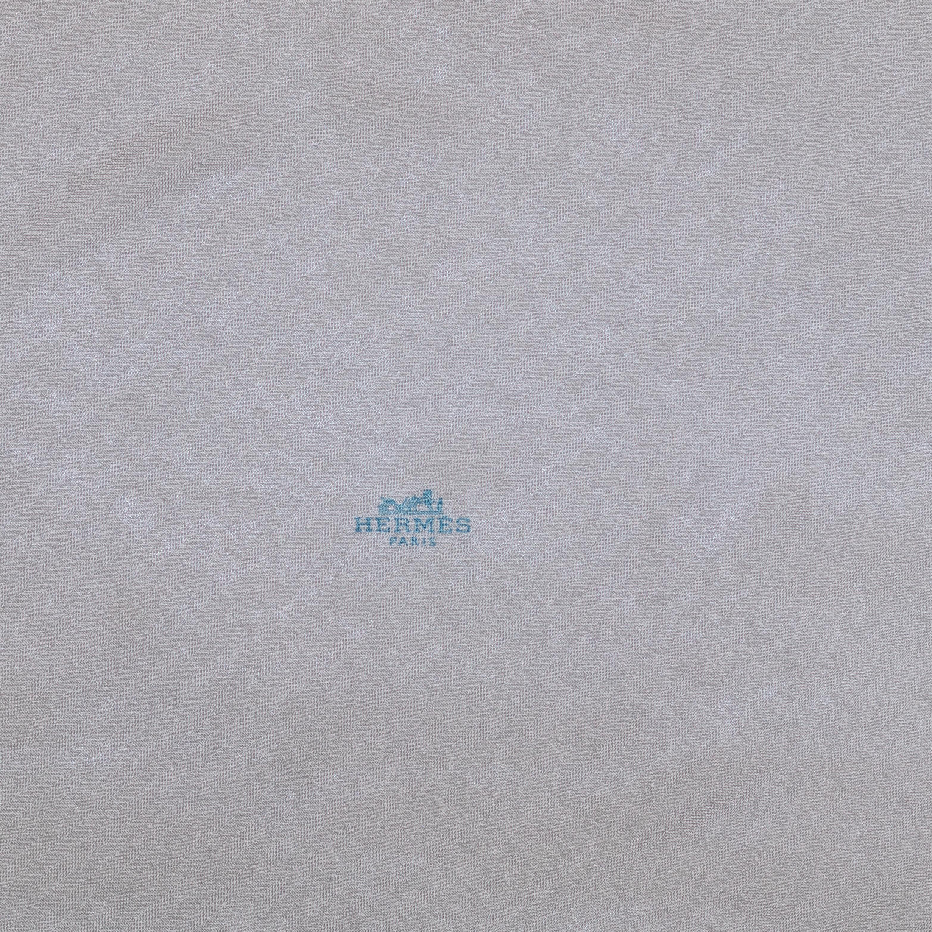 Châle Hermès Losange Diamant Géant - Vert Nature - CS 108x104x80cm - NWCT - 2411021910

Marque : Hermès
Type : Châle Losange Diamant Géant
Artistics : N/A
Taille : 108x104x80cm
Couleur : Ourlets verts naturels
Type : 65% cachemire / 35%