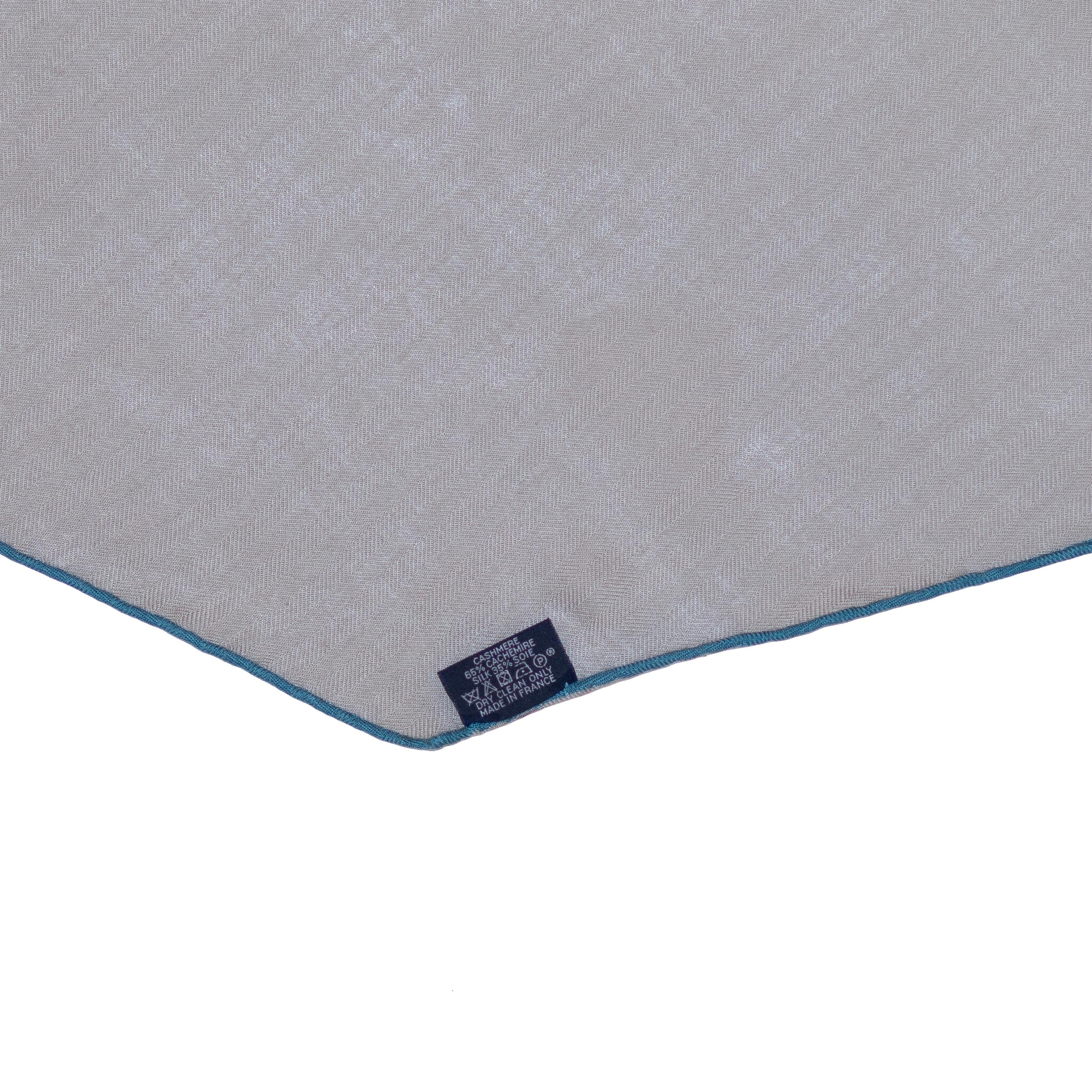 Châle Hermes Losange Diamond Geant - Natural Green - CS 108x104x80 cm - Nouveau en vente 2