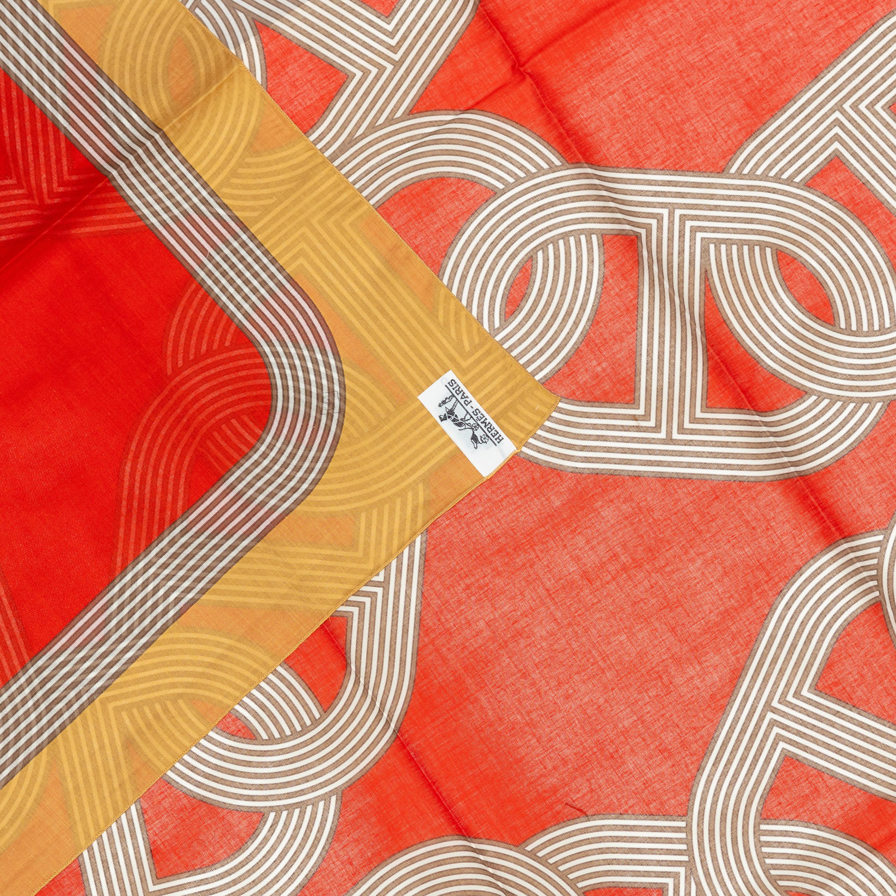 Sciarpa scialle 100% cotone - 146x176cm - Beige rosso - 24 Faubourg Circuit - NWCT - 2404202031

Marchio: Hermès
Tipo/Modello: Sciarpa/scialle di cotone
Artista: Benoît-Pierre Emery
Dimensioni: 146 cm x 176 cm / 57 in x 69 in
Colore: Beige Rouge