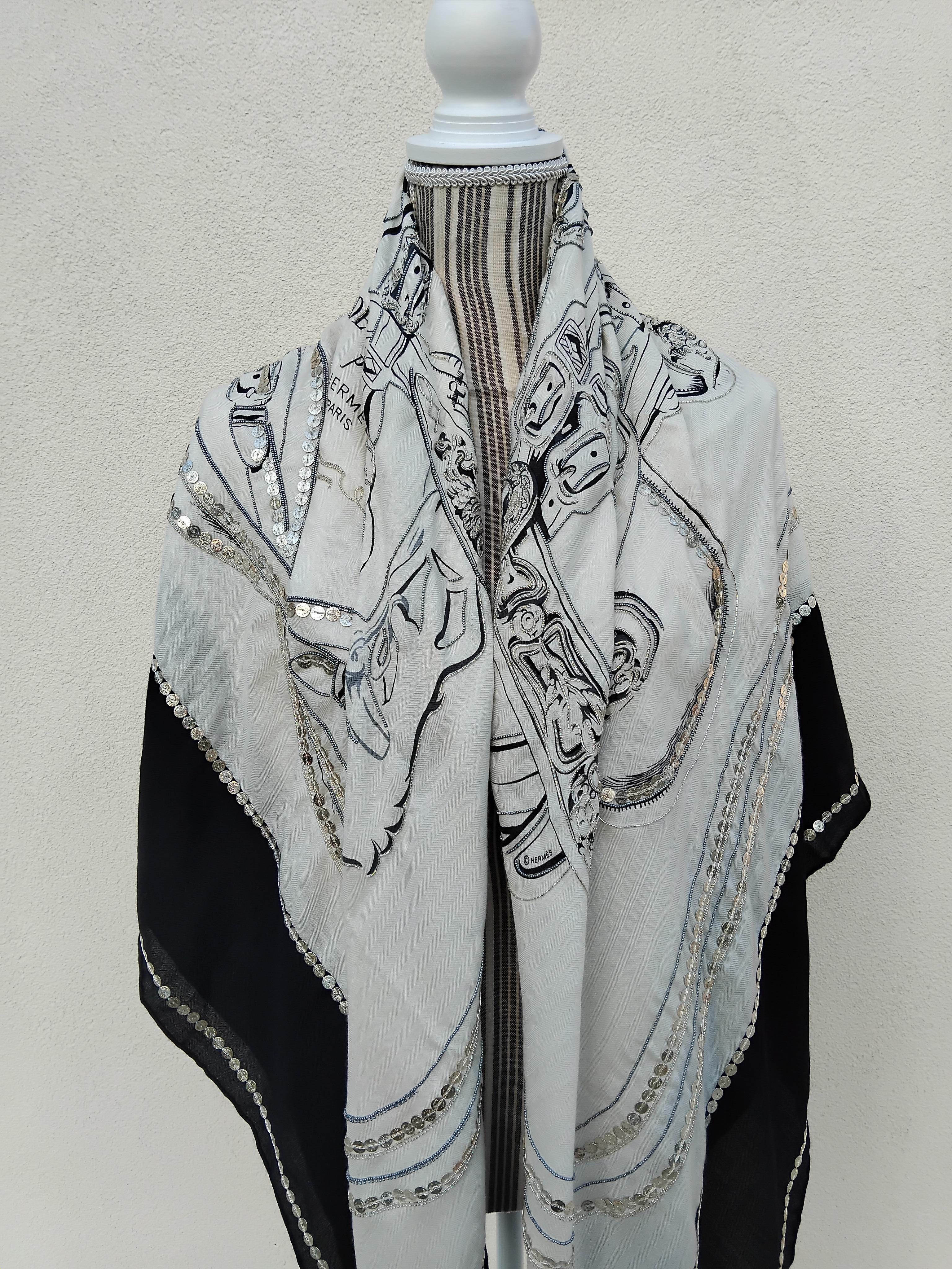 Hermès Shawl Scarf Brides De Gala Precious Embroidered Cashmere Silk 140 cm For Sale 15