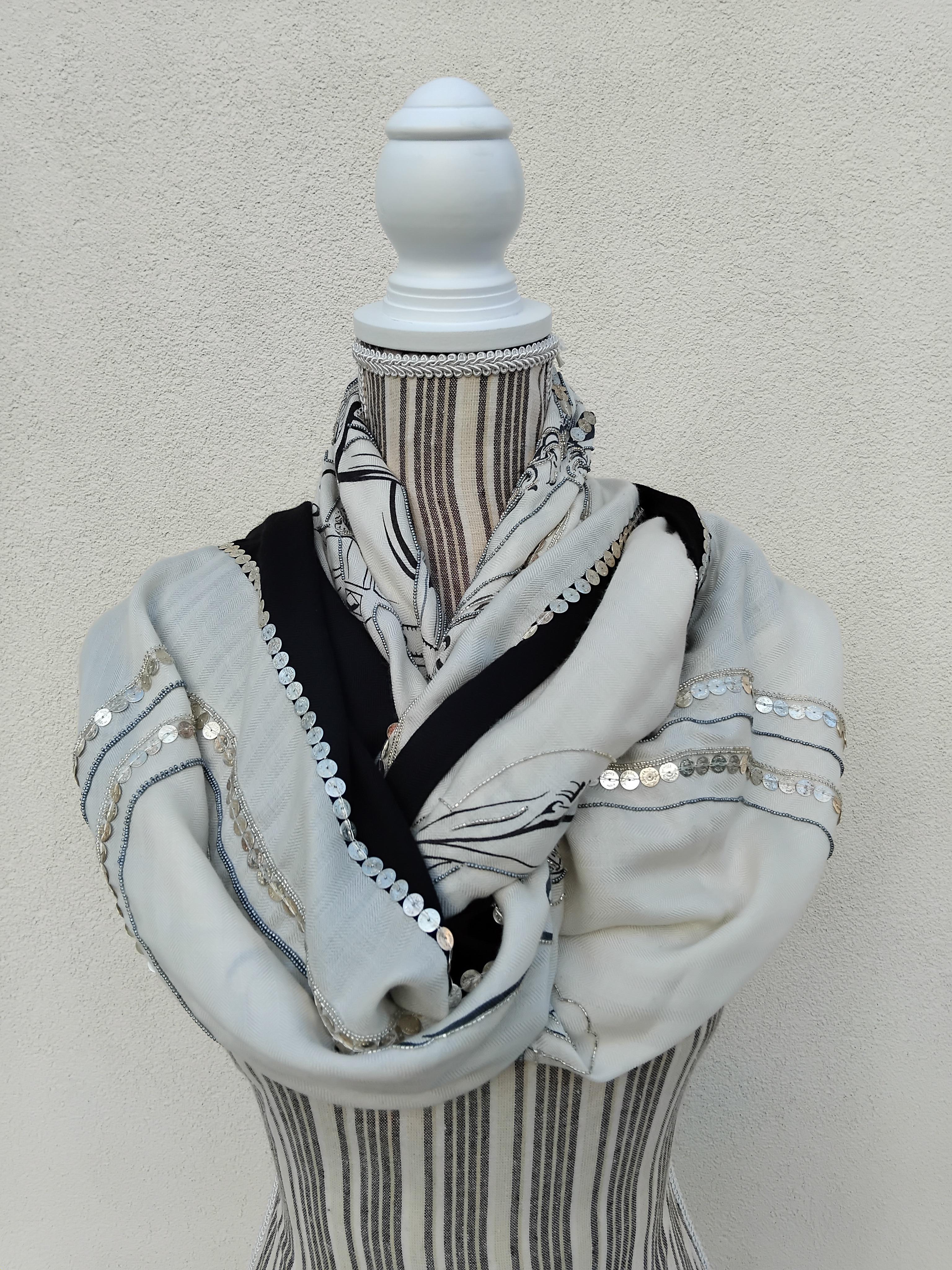 Hermès Shawl Scarf Brides De Gala Precious Embroidered Cashmere Silk 140 cm For Sale 16