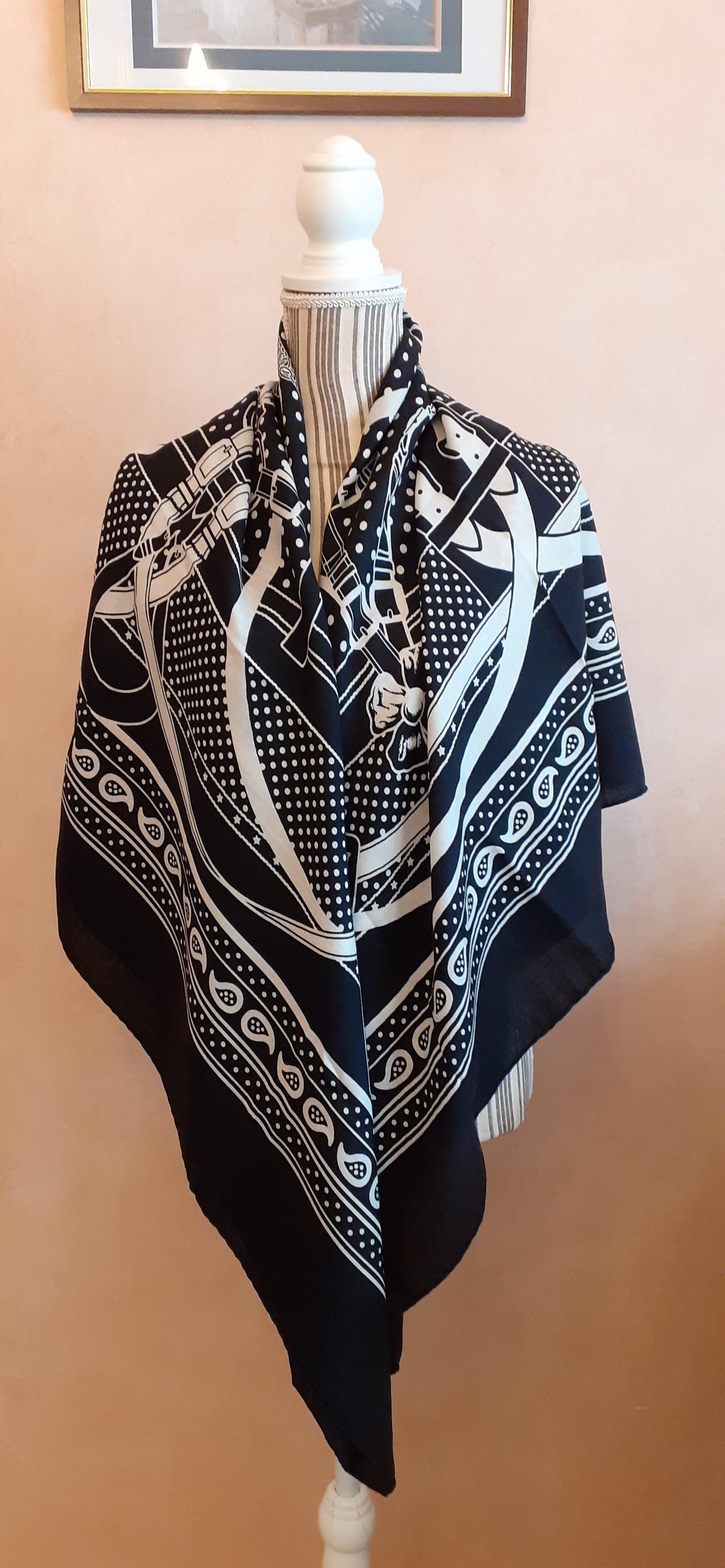 Hermès Shawl Scarf Grand Manege Bandana Cashmere and Silk White Black 140 cm 7
