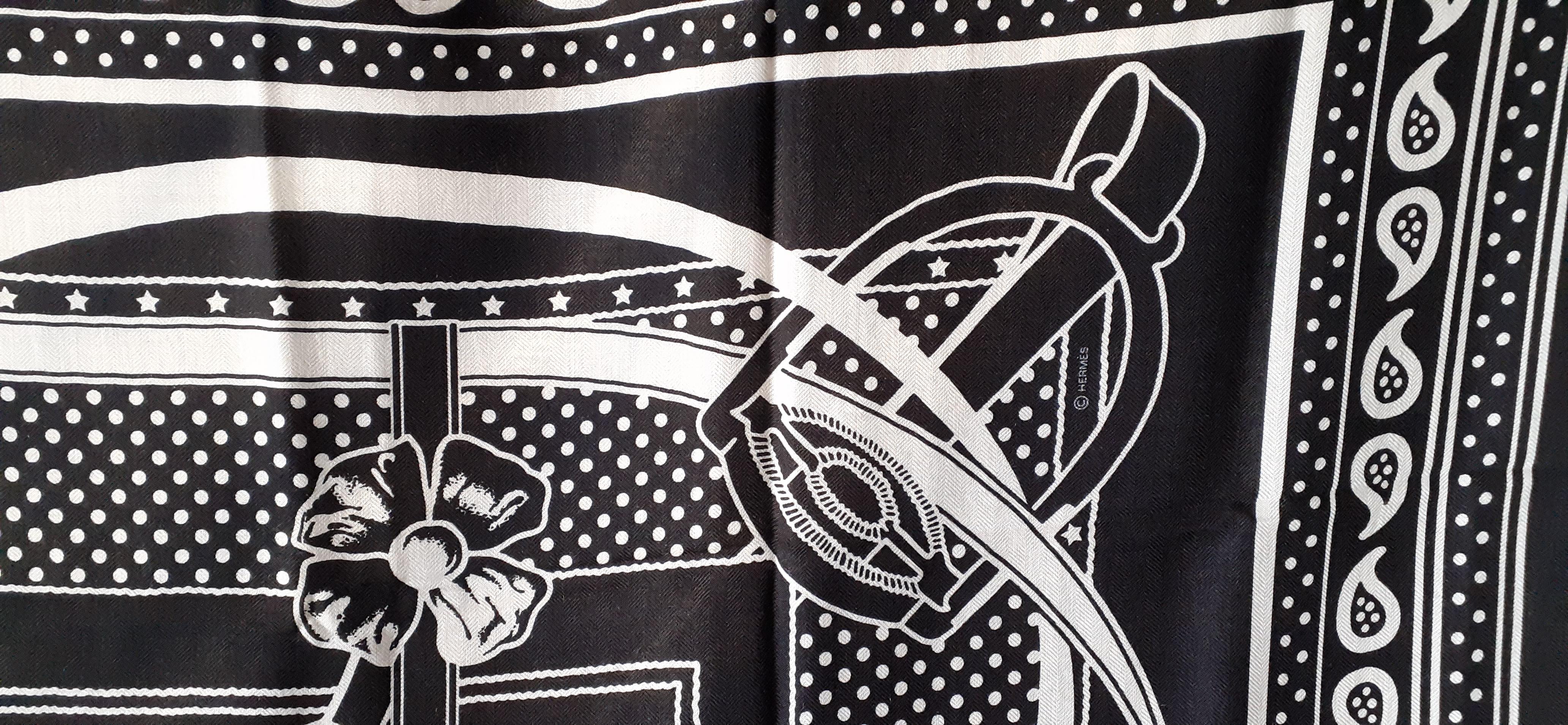Hermès Schal Grand Manege Bandana aus Kaschmir und Seide in Weiß und Schwarz 140 cm 1