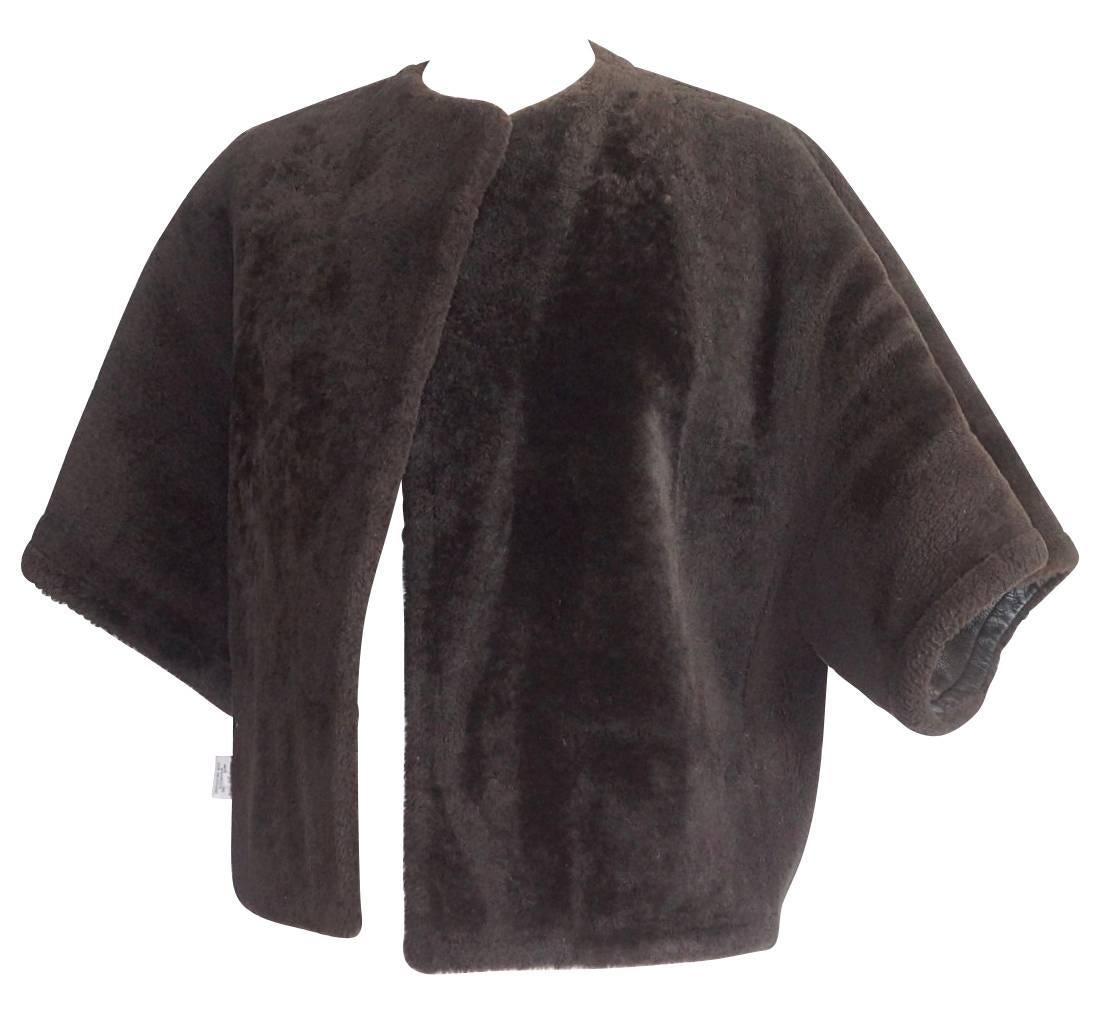 Hermes Shearling Capelet Jacke Dunkelbraun 3/4 Ärmel 38 / 4 bis 6  Auffallend  (Schwarz) im Angebot