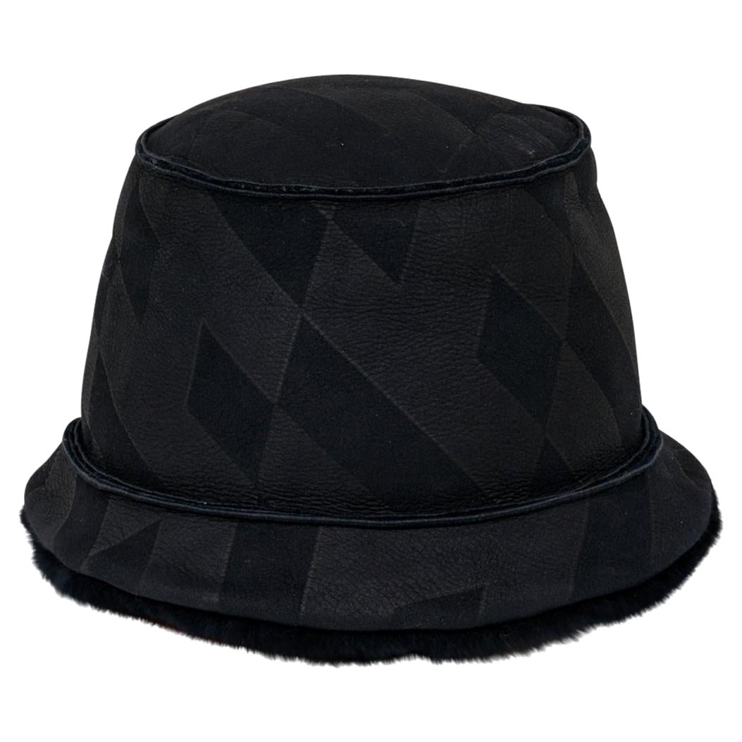 Sombrero de cubo de piel de cordero de Hermes Negro 59 en venta