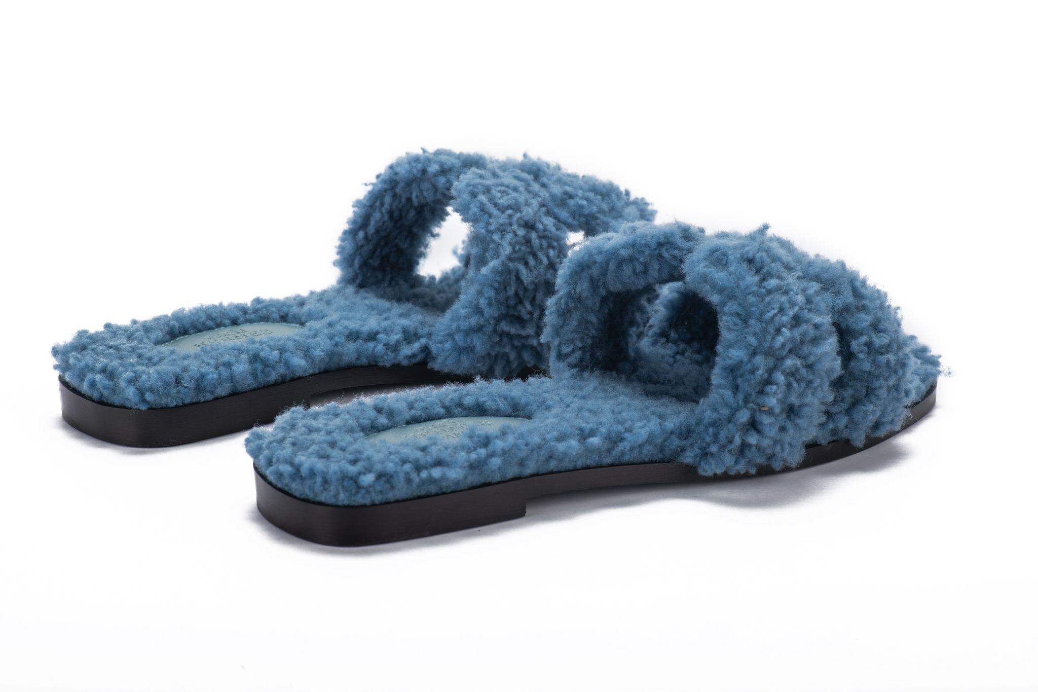 Hermes limited edition teddy oran flat sandals in denim blue shearling. Size European N. 38, come with dust cover and original box. Brand new.