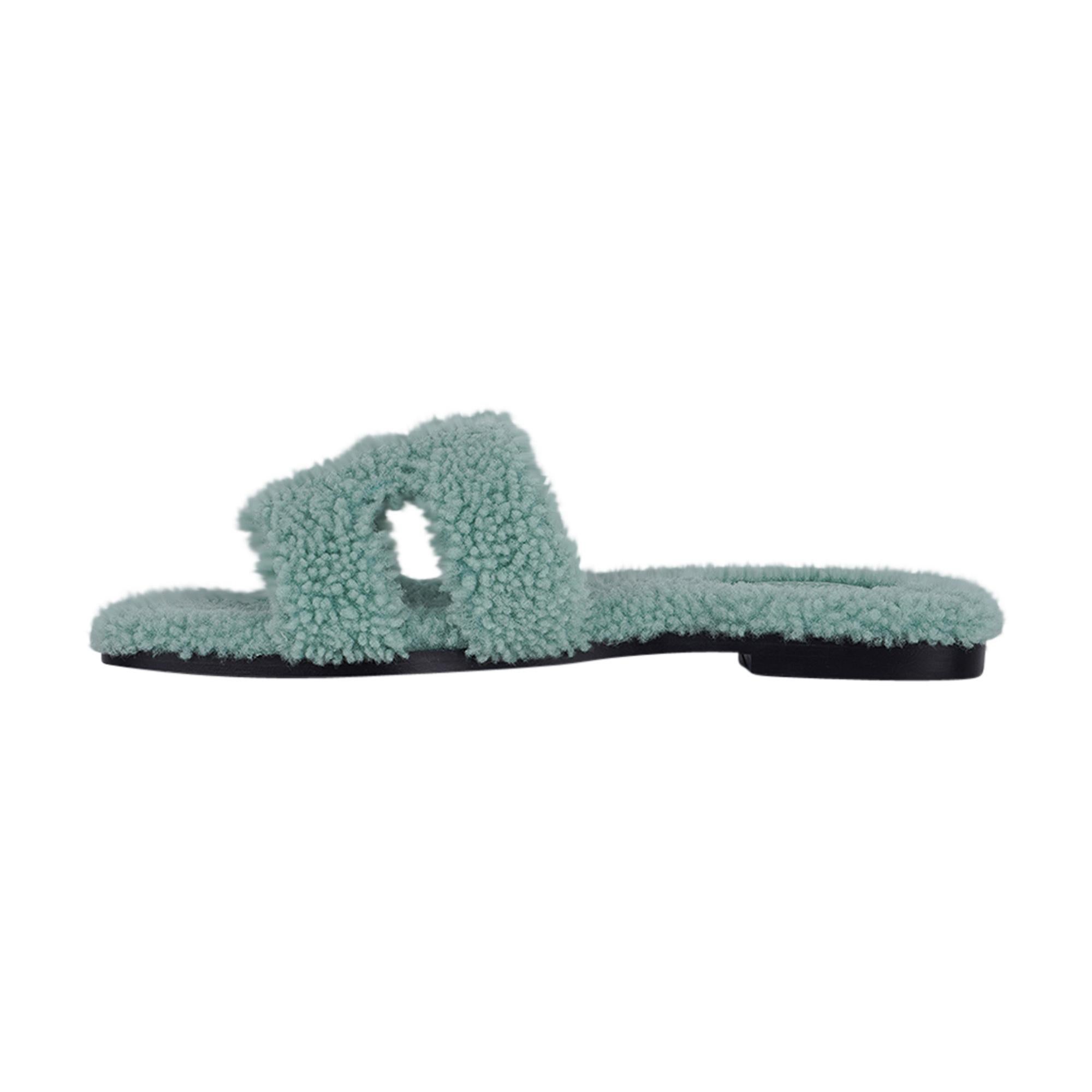 Hermès Shearling Oran Teddy Sandale Vert D''Eau Limitierte Auflage Flats 39 / 9 (Grau)