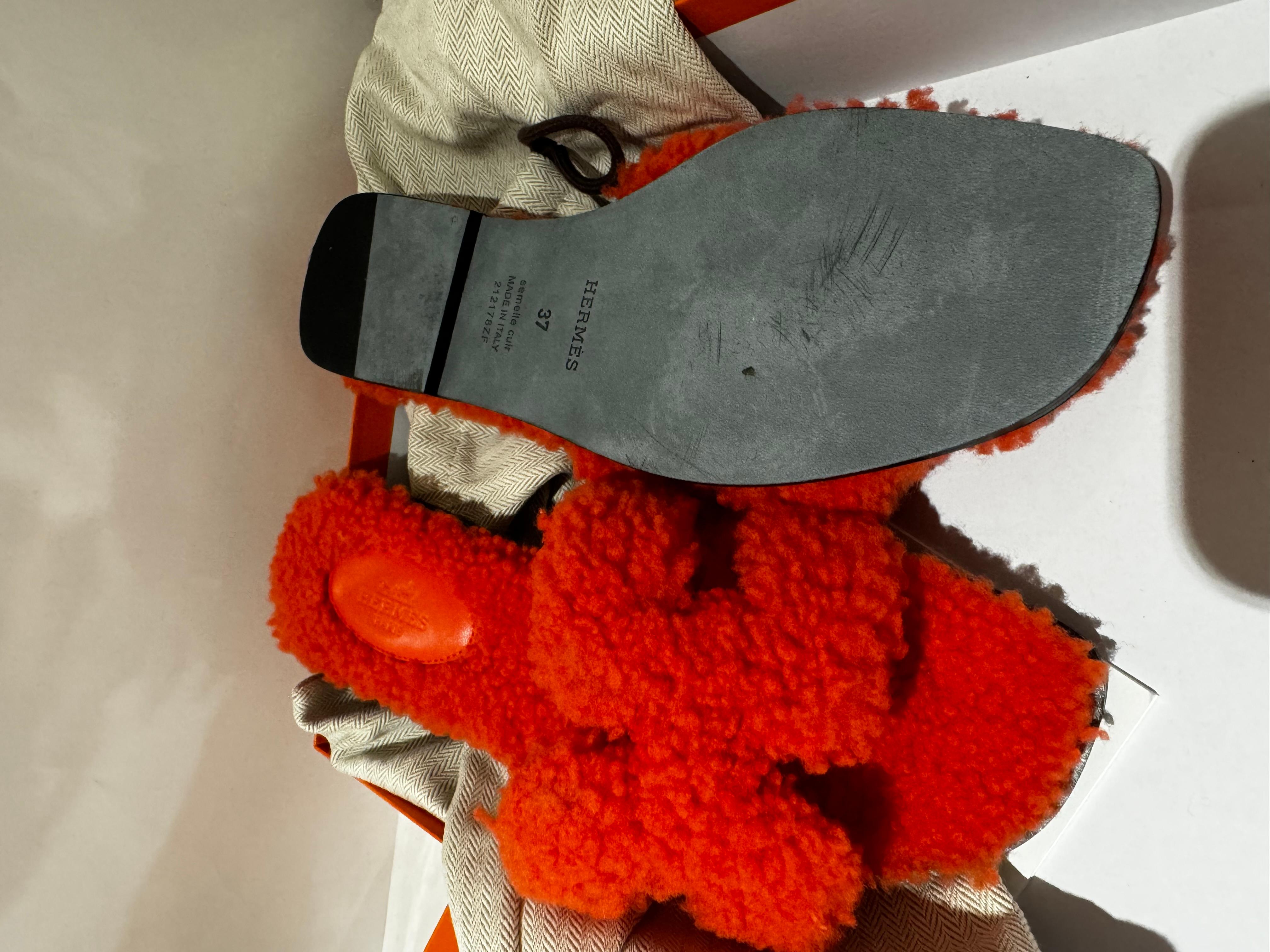 Sandali Hermes Shearling Arancione Oran In condizioni Nuovo in vendita a London, England