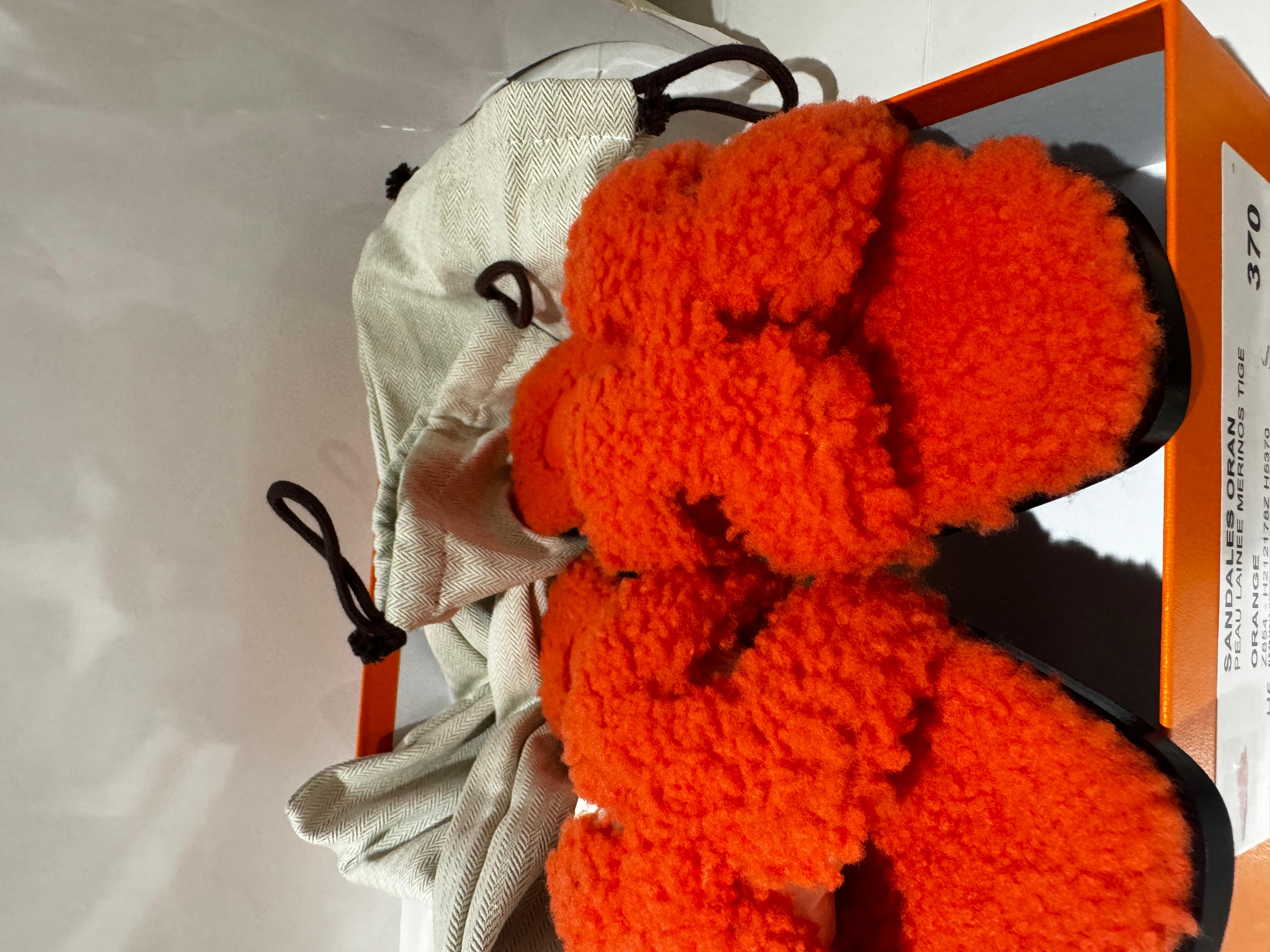 da uomo o donna Sandali Hermes Shearling Arancione Oran in vendita
