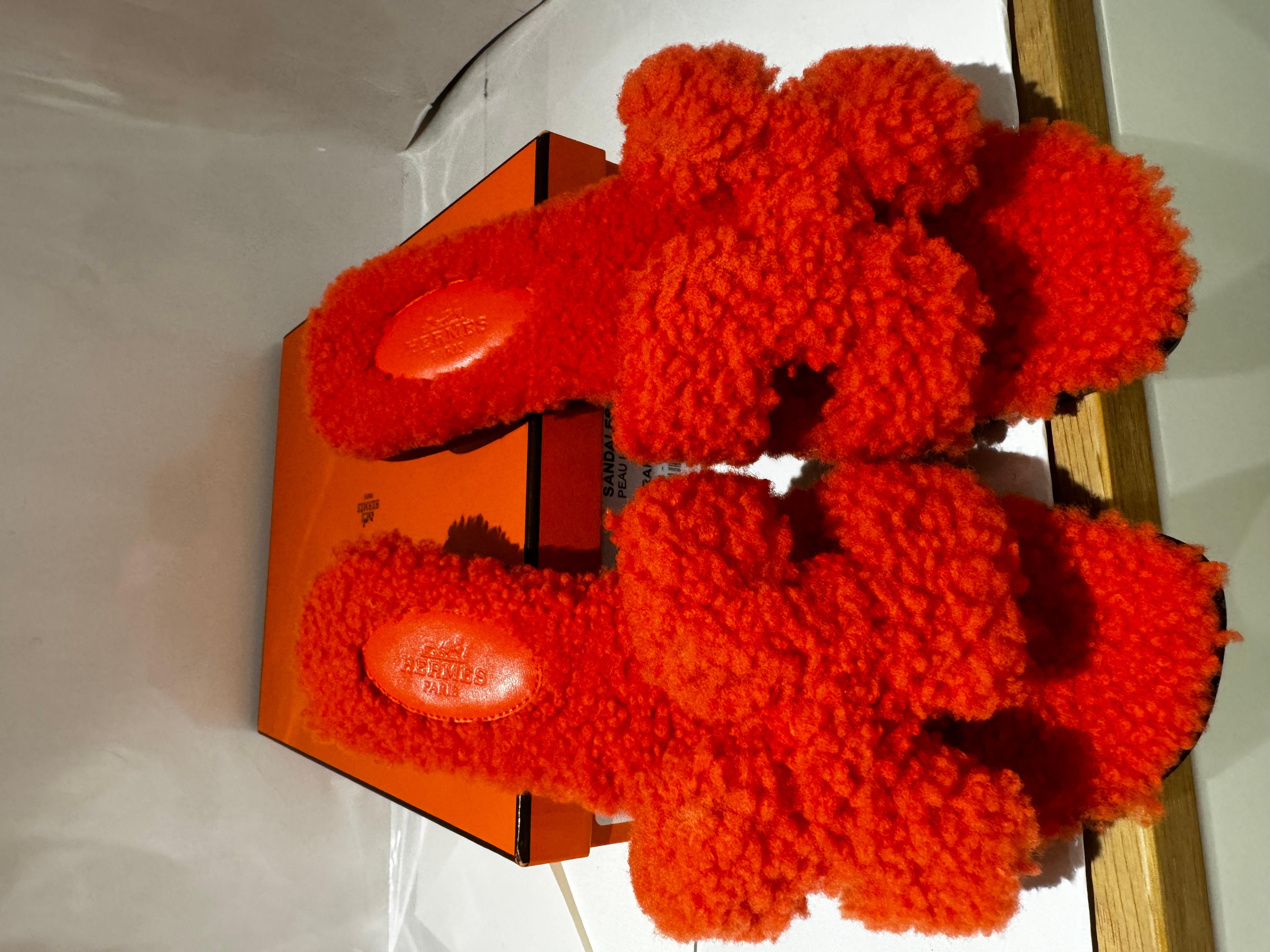 Sandali Hermes Shearling Arancione Oran in vendita 1