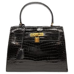 Hermès Kelly Bag aus glänzendem schwarzem Porosus-Krokodil mit Goldbeschlägen 28, 1940.