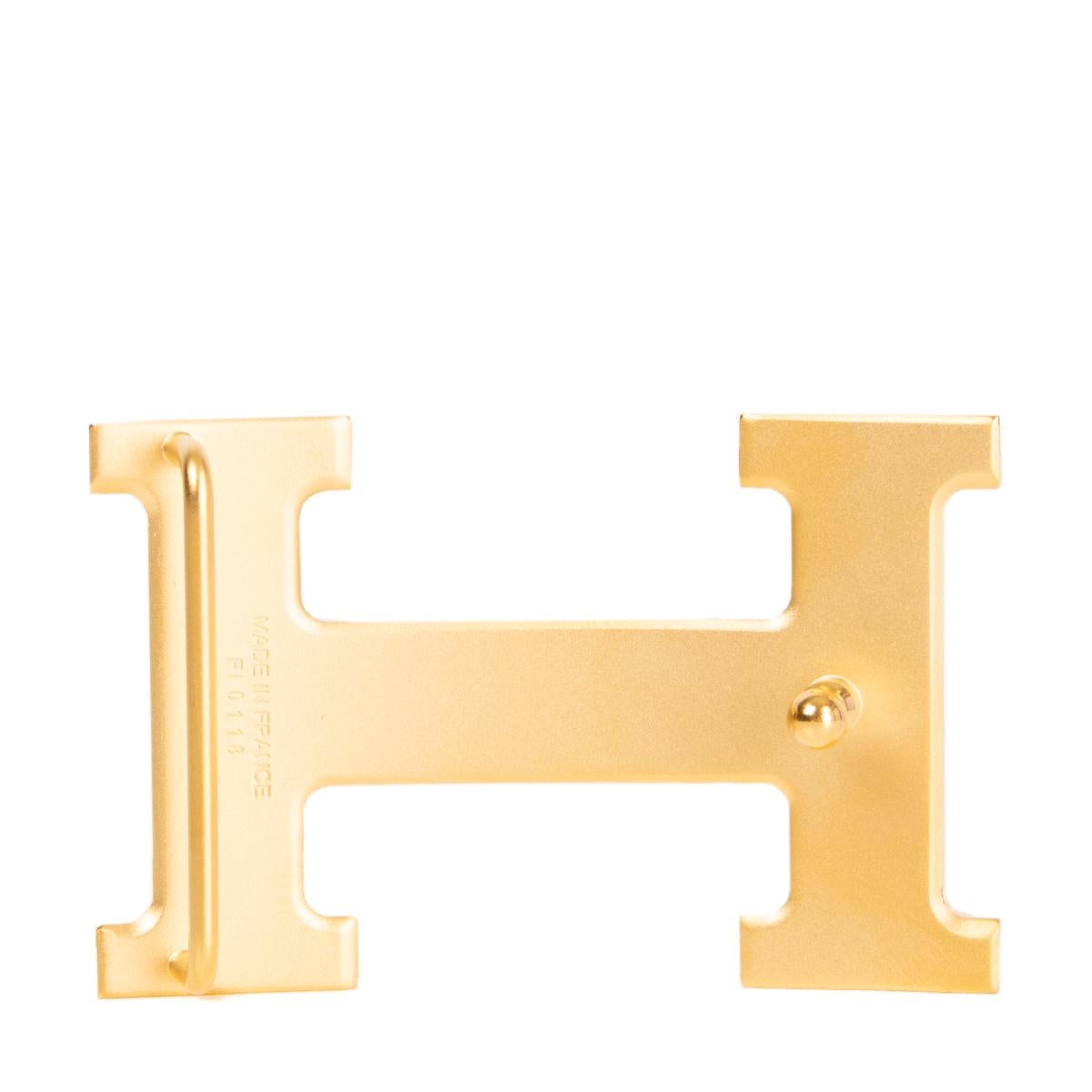 100% authentic Hermes H 5382 belt buckle in shiny gold. Brand new. Comes with dust bag and box.

Belt straps sold separately 

Measurements
Buckle Size Height	4cm (1.6in)
Buckle Size Width	6cm (2.3in)

All our listings include only the listed item