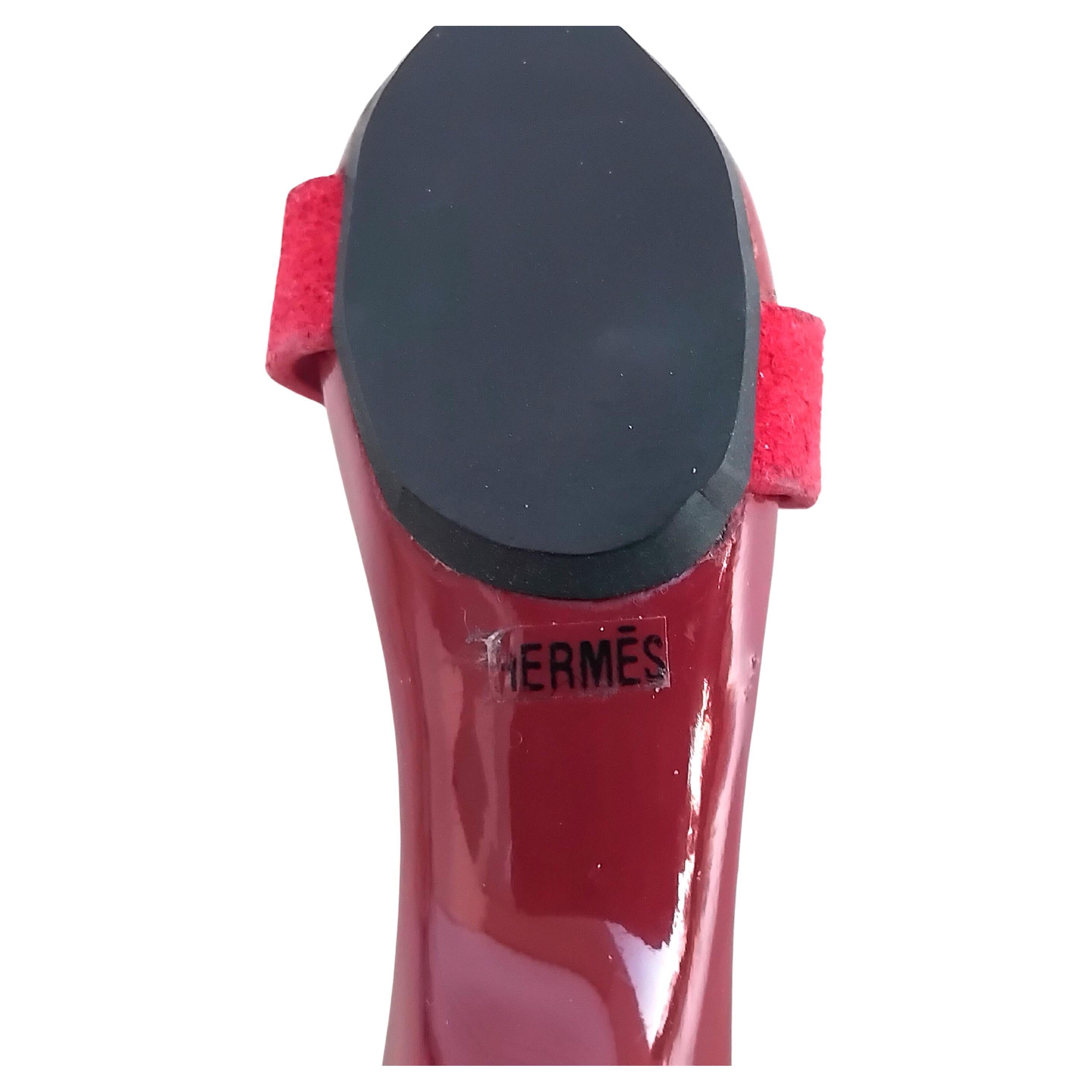 Hermès Shoe Shaped Lacquered Wood Key Ring Charm For Sale 1