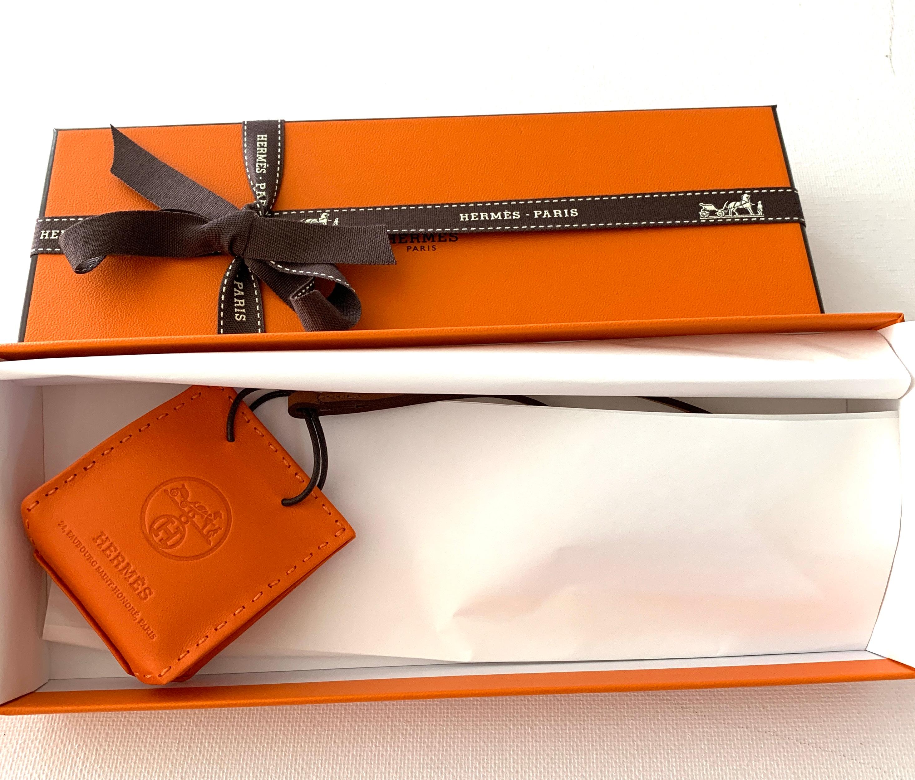 Hermes Einkaufstasche aus orangefarbenem Leder mit Charme für Birkin im Zustand „Neu“ im Angebot in West Chester, PA