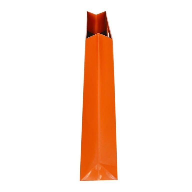 The Hermes shopping bag, by Jonathan Seliger, 2014. Jonathan Seliger makes meticulous reproductions/ interpretations of mass produced objects and containers for everyday consumables. Here, having departed from his signature painted canvas