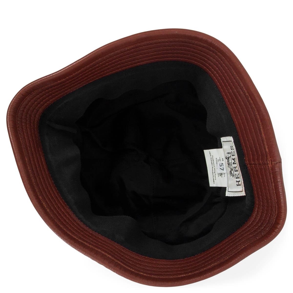 HERMES Sienne chestnut brown grained leather Bucket Hat 57 In Good Condition For Sale In Zürich, CH