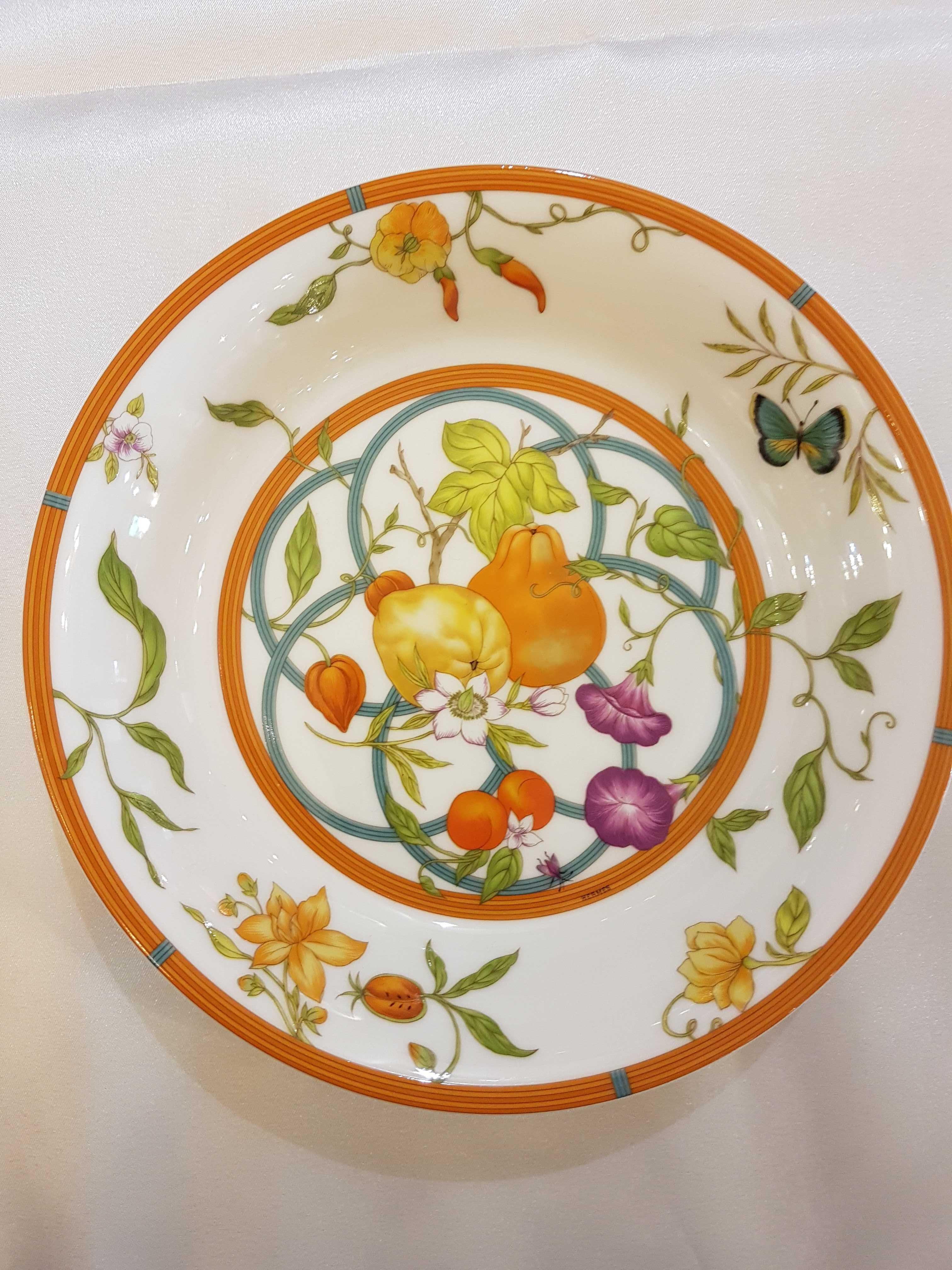 An Hermès polycrome porcelain set of two cereals bowls.
Siesta Island pattern decorated with motif of flowers, fruits and butterflies.
Pattern discontinued today.
In his original Hermes orange box.