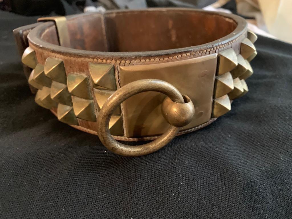 Very rare bronze and brown stitched leather dog collar necklace made by Hermès in the 1930s. It is an exceptional object to contemplate or use. On the dog's plate is engraved his name and address: Hector Spinelly 20 avenue Elysee Reclus Paris
