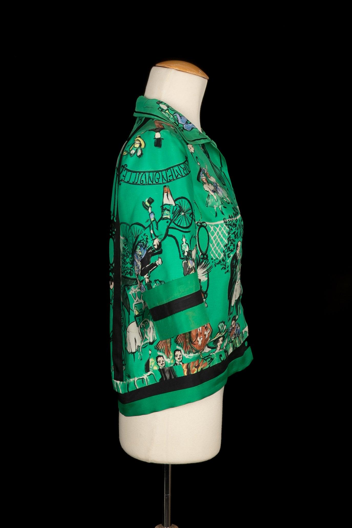 Hermès - Silk blouse with a green background. No size indicated, it fits a 36FR/38FR. To be mentioned the brand label is missing.

Additional information:
Condition: Good condition
Dimensions: Shoulder width: 37 cm - Chest: 50 cm - Sleeve length: 34