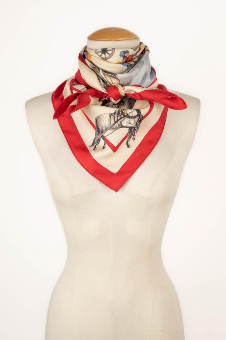Beige Foulard en soie Hermès intitulé 