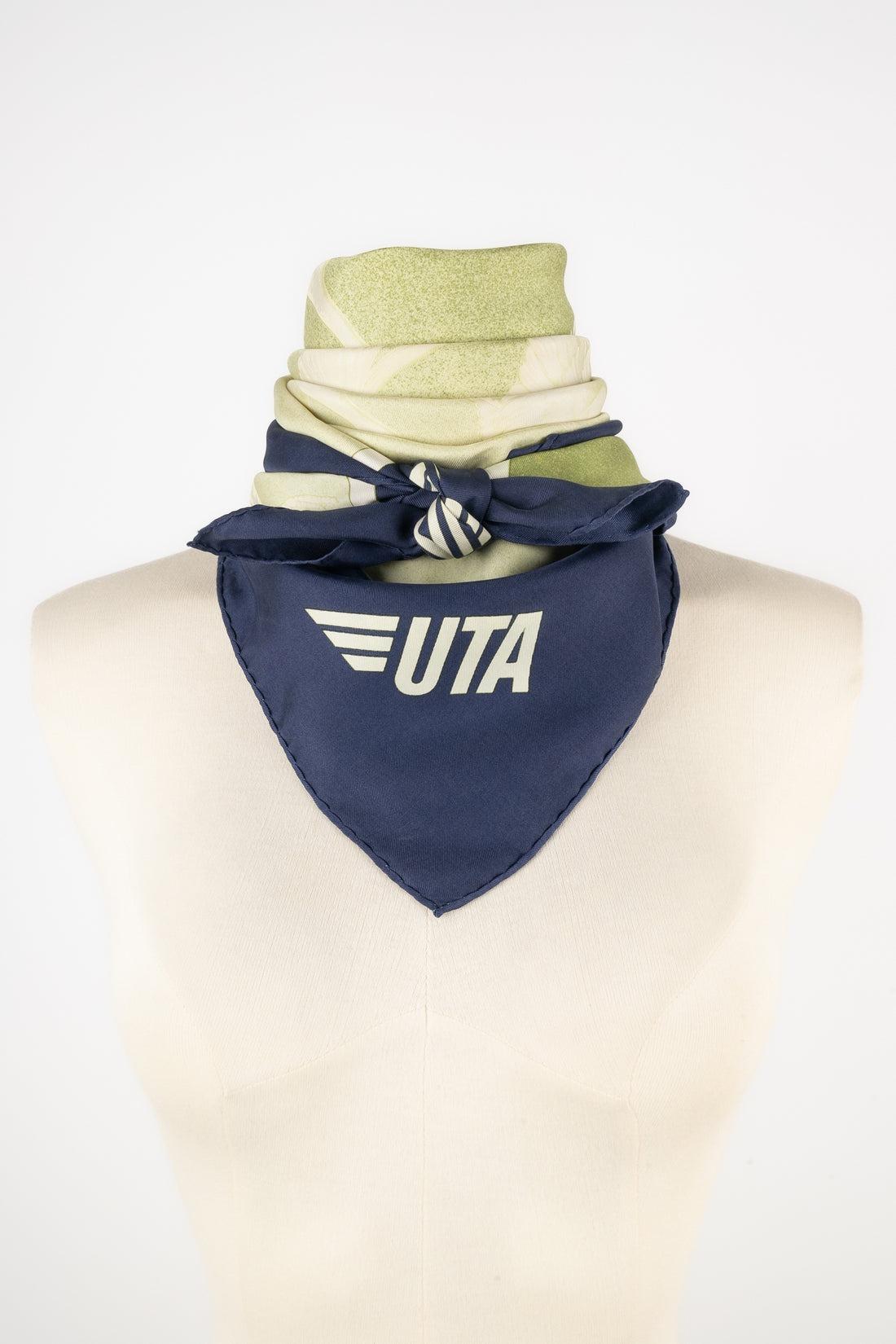 Beige Foulard/Scarpa di seta di Hermès 
