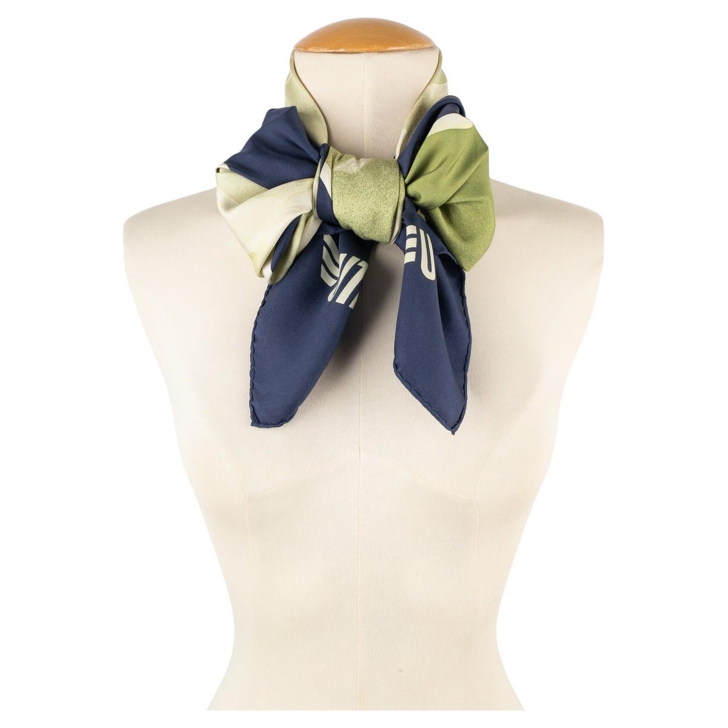 Foulard/Scarpa di seta di Hermès "Uccelli migratori", 1979 in vendita