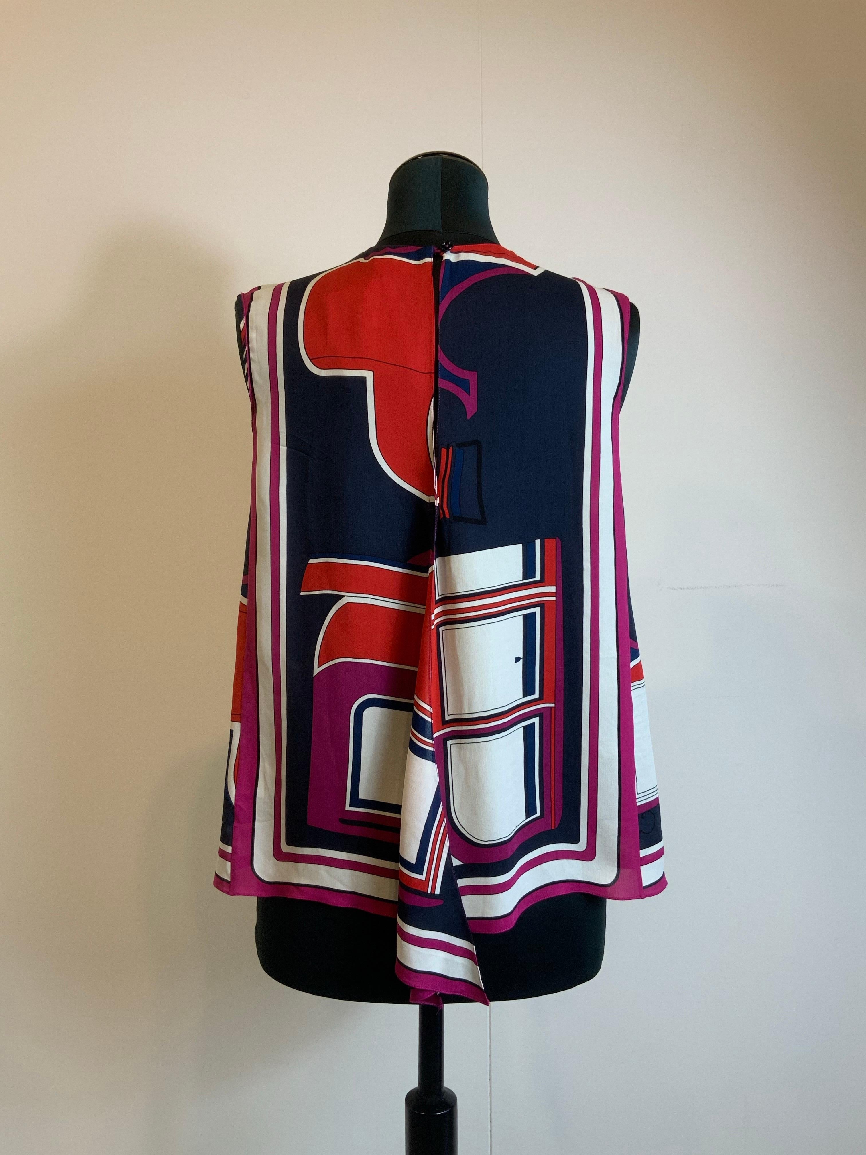 Noir Hermes - Top en soie à motifs géométriques en vente