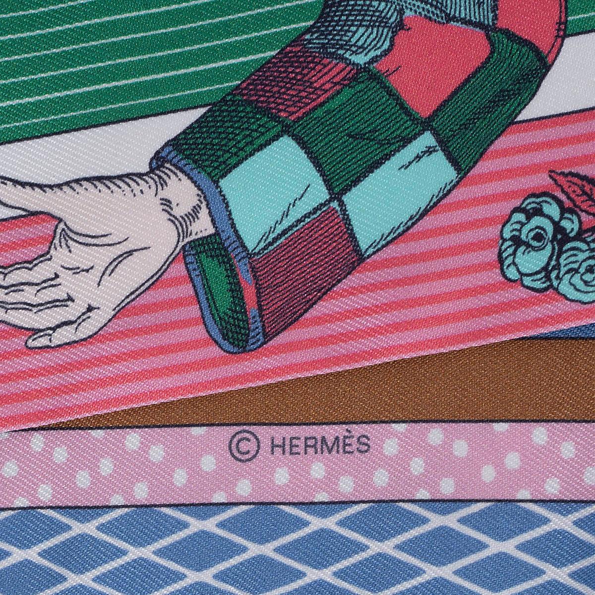 HERMES silk GRAND THEATRE NOUVEAU Twilly Scarf Scarf Bleu Lavendre Rose Vert In Excellent Condition For Sale In Zürich, CH
