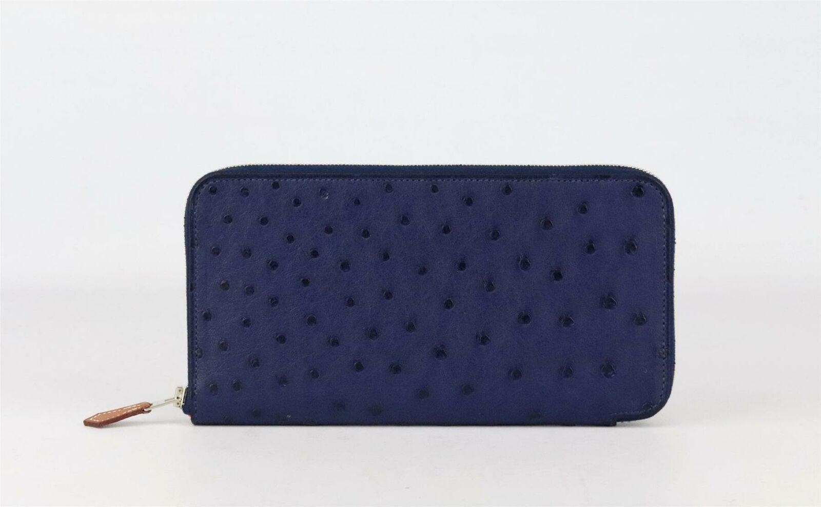 Made in France, this beautiful 2015 Hermès ‘Silk’In Azap’ wallet has been made from textured Ostrich and leather exterior in navy blue and printed silk interior in red, white and black, it is decorated with palladium H hardware on the zip and
