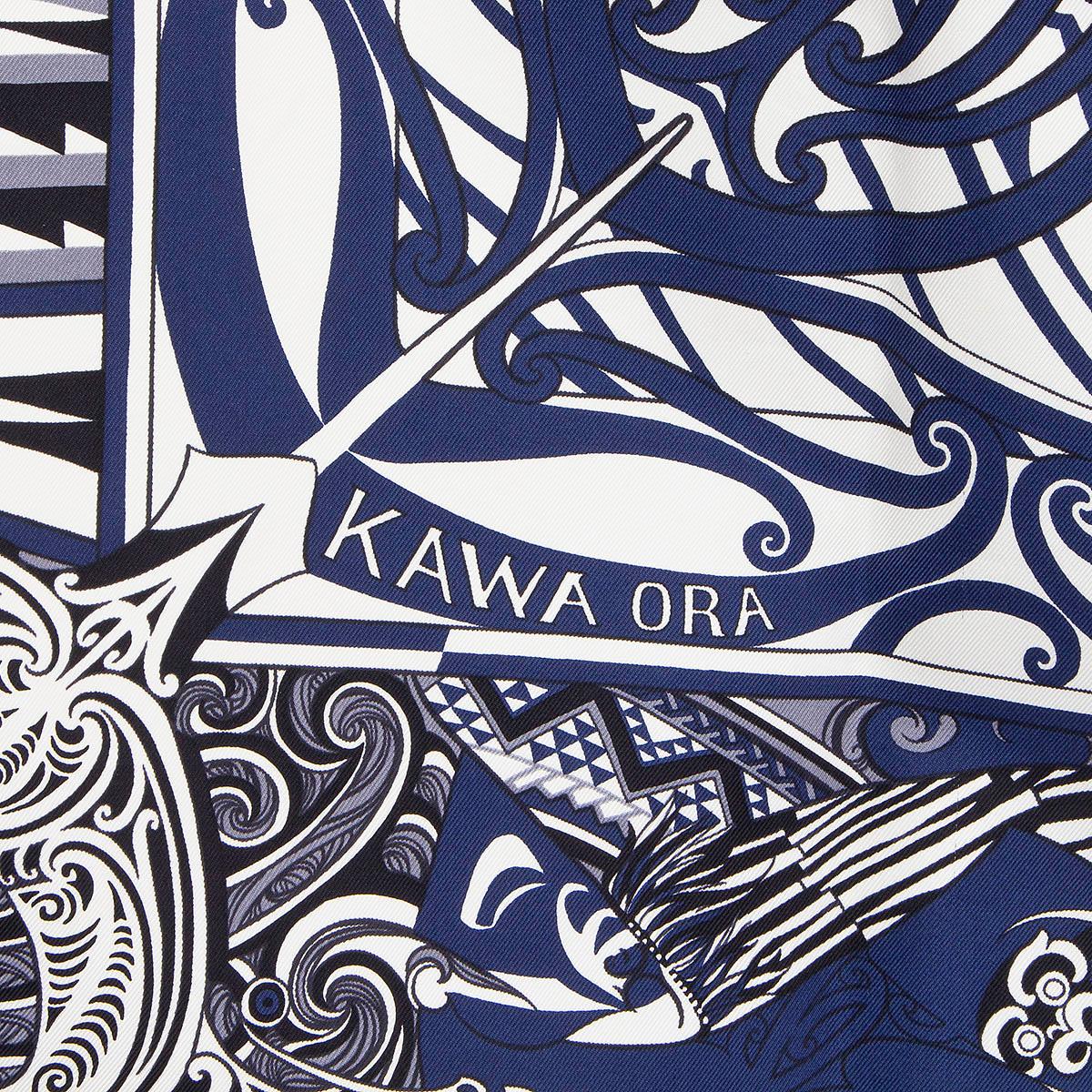 HERMES Seide KAWA ORA 90 Twill-Schal Ivory Marine Noir im Zustand „Hervorragend“ in Zürich, CH
