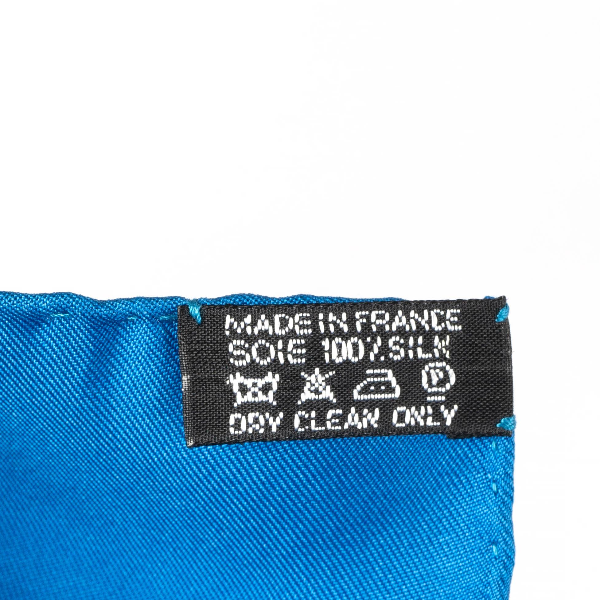 HERMES silk LA FEMME AU CARRE 90 Twill Scarf blue For Sale 2