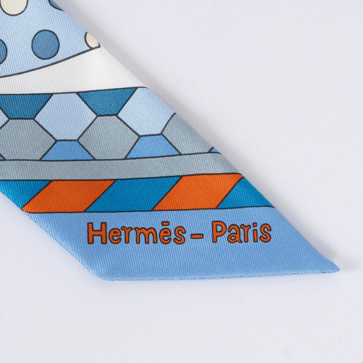 HERMES Seide LES MURMURES DE LA FORET Twilly-Schal Bleu Jean Orange Creme für Damen oder Herren im Angebot
